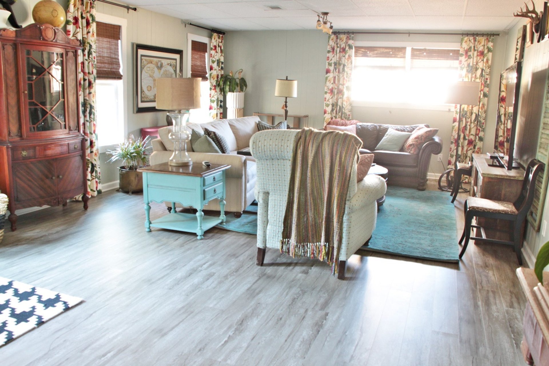 southern-hospitality-den-with-shaw-20flooring006