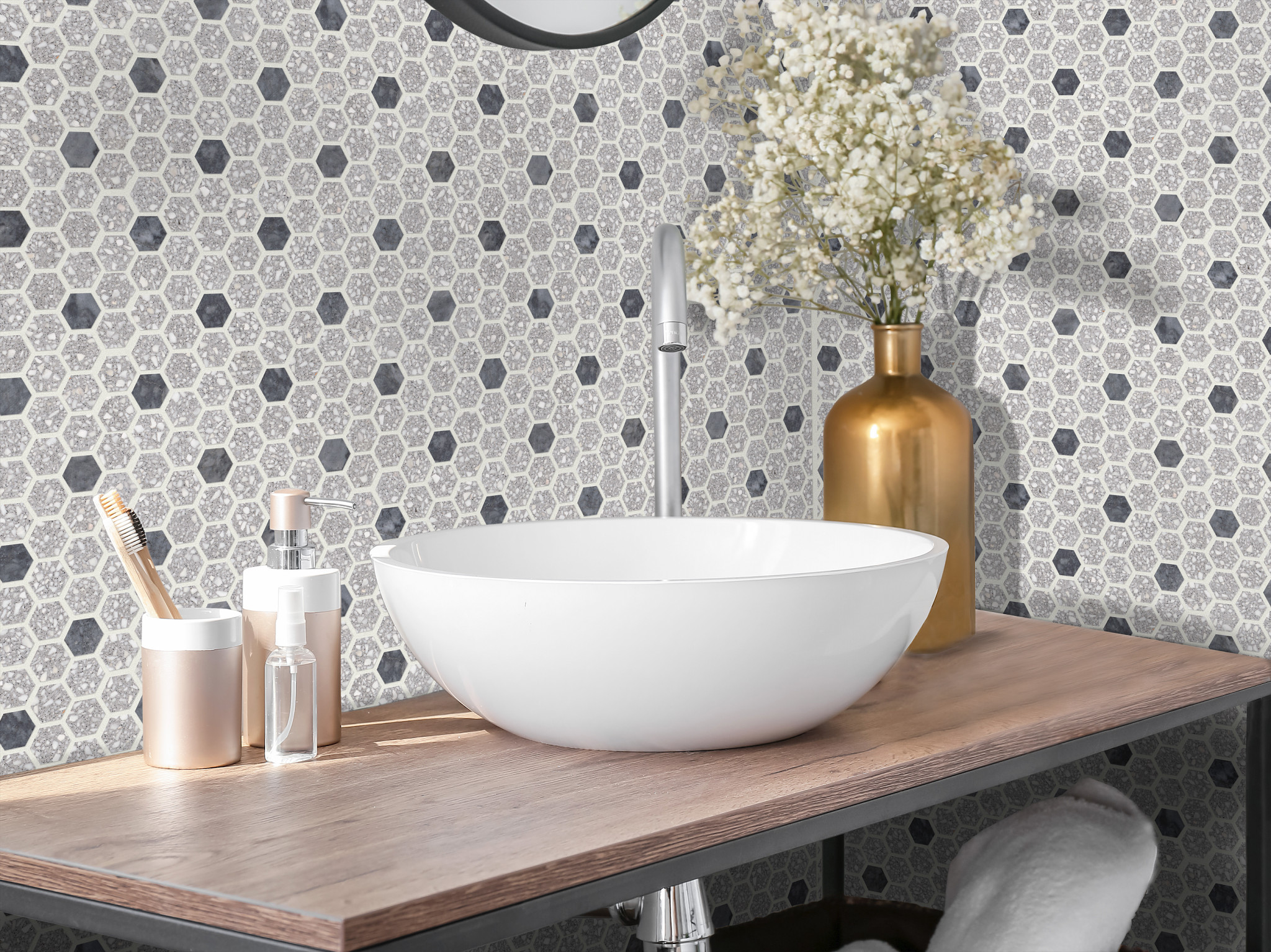 NOBLE PURSUIT 1.4 HEX GREY TERRAZZO ROOM