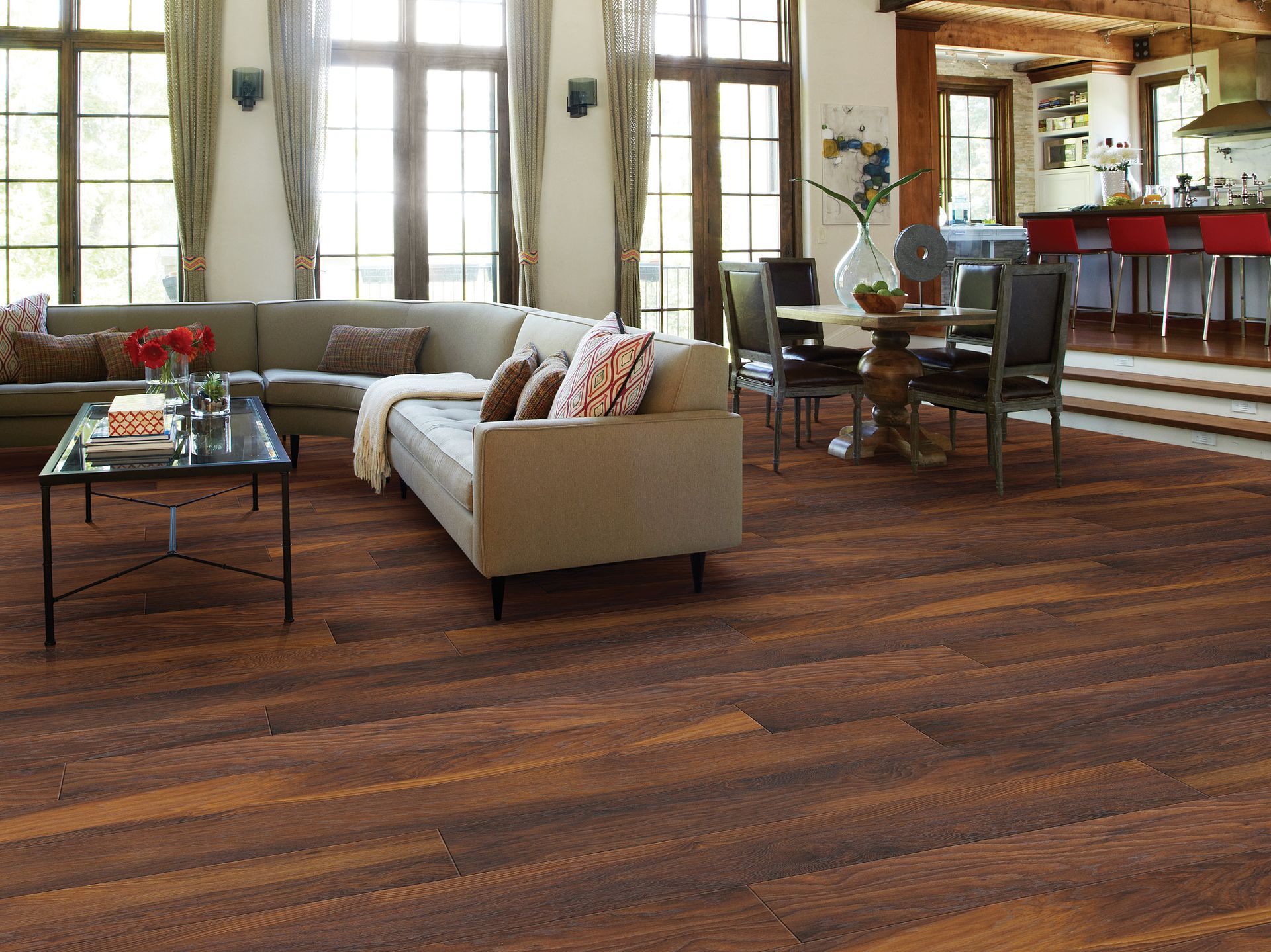 sammentrækning mønt lette How to Clean Wood Laminate Floors | Shaw Floors
