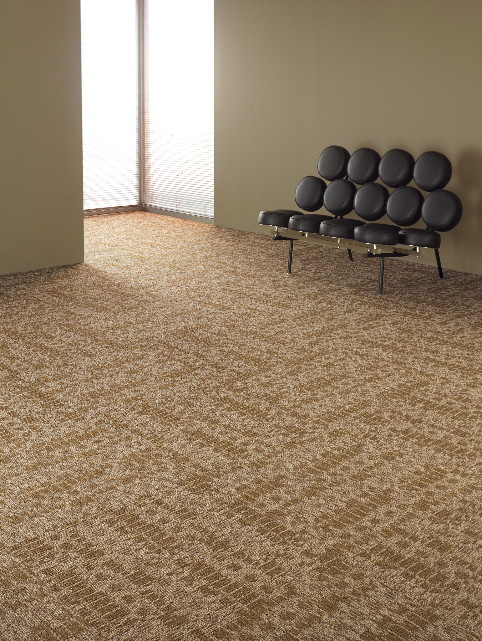 CHAIN-REACTION-J0115-ECHO-00201-room-image