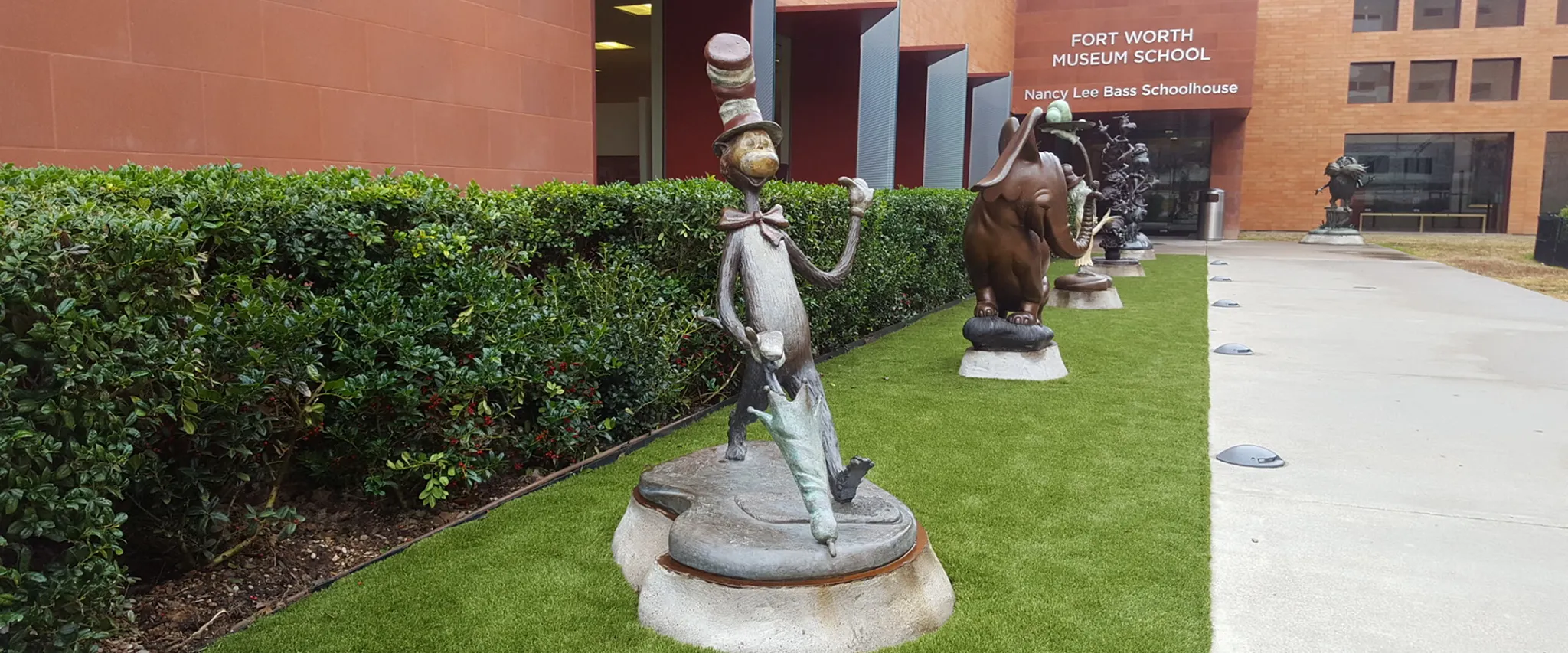 Outdoor sculptures at Fort Worth Museum School