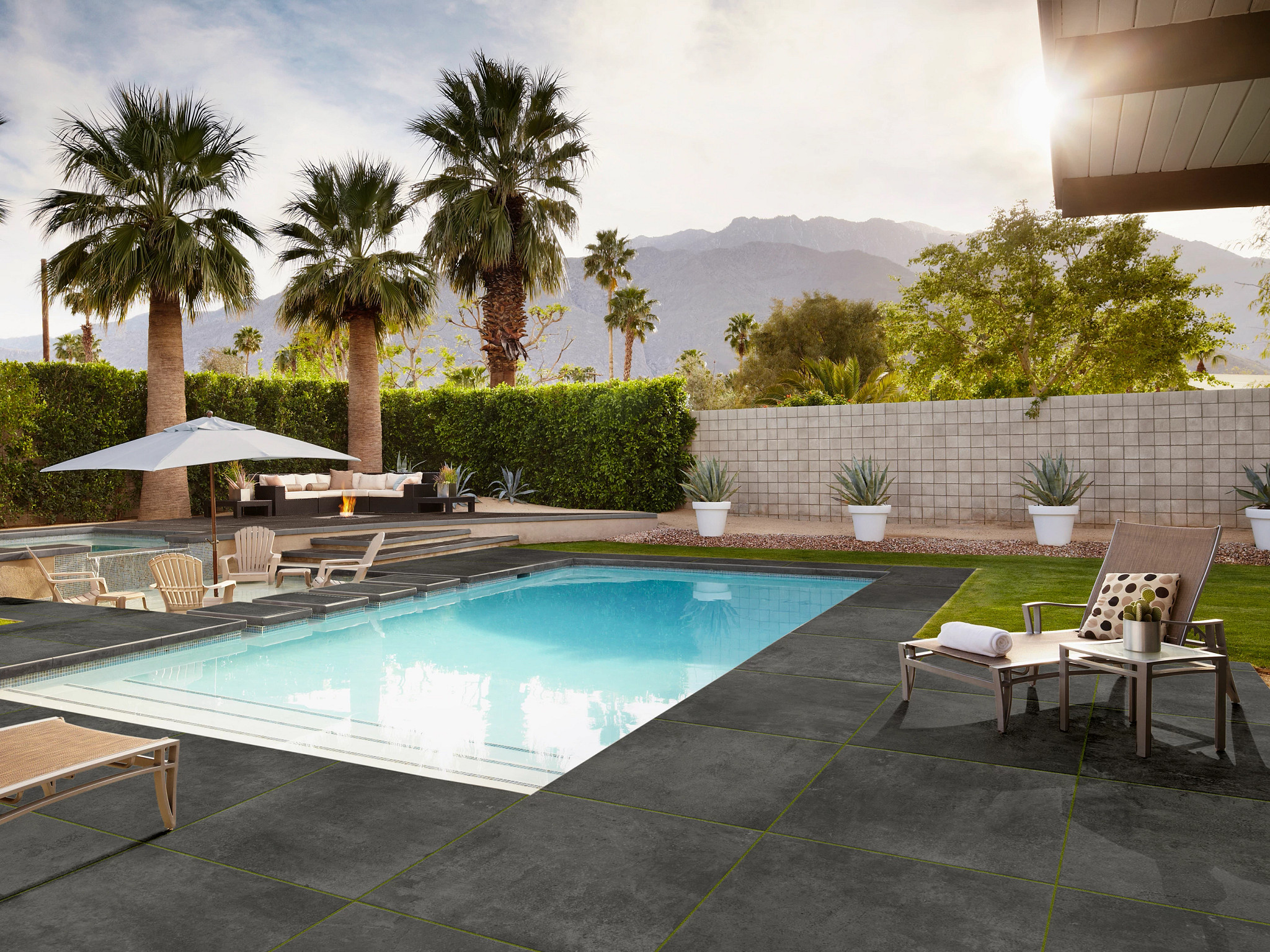 BAYSIDE 24X24 RODANO ANTHRACITE ROOM