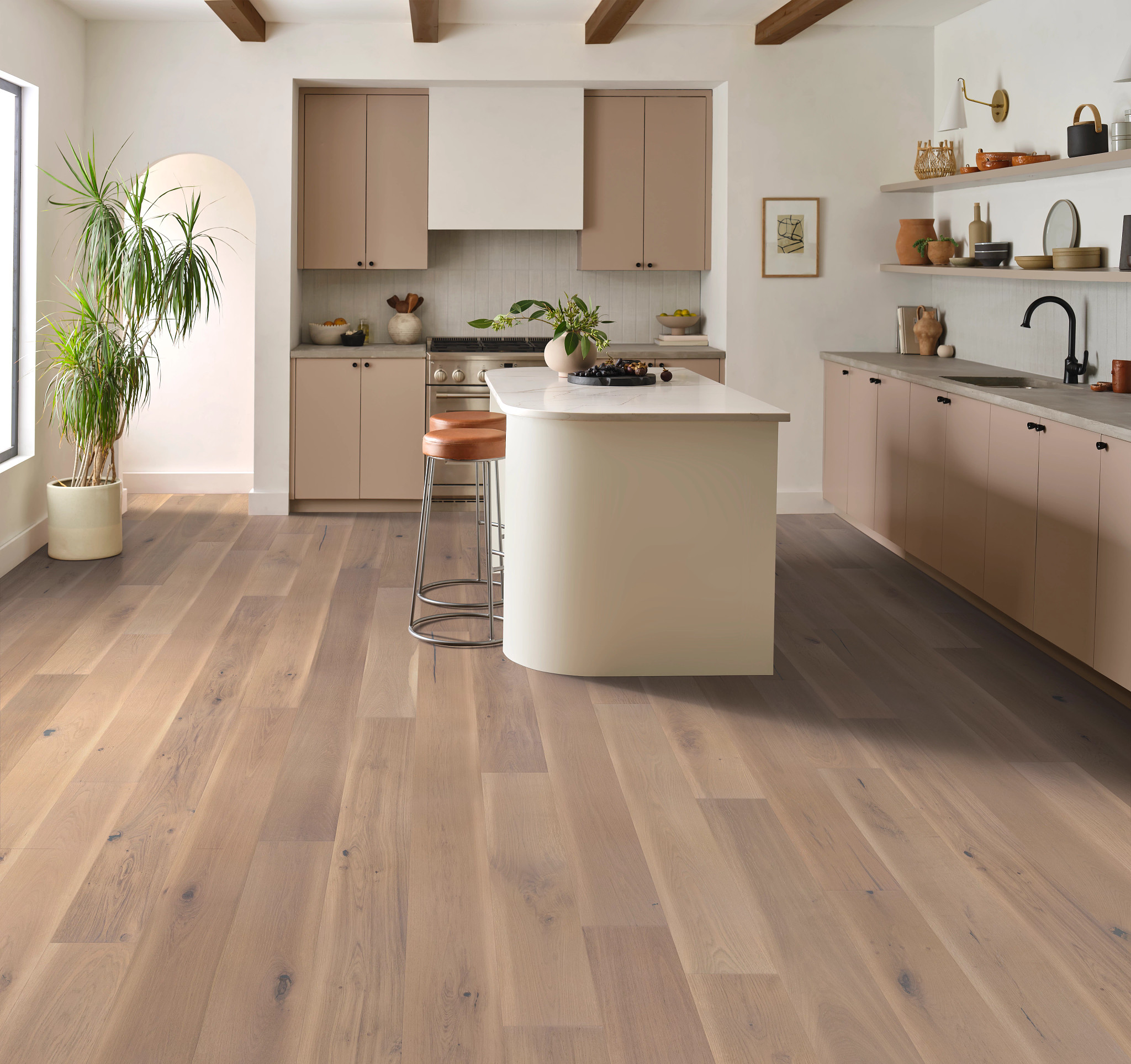 CHATEAU OAK PARLOR ROOM in room