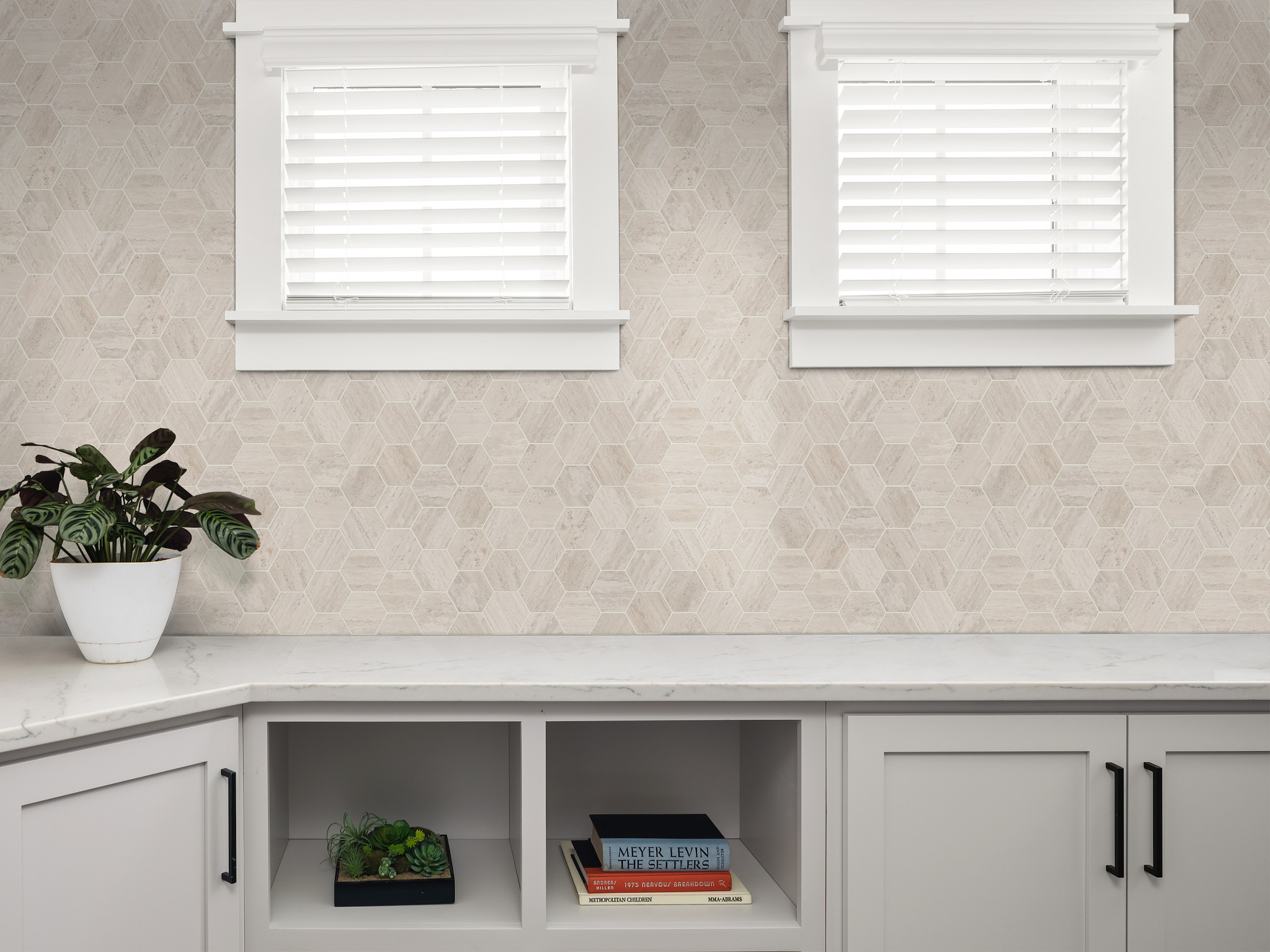 NATURAL STRATA HEX VC IVORY ROOM