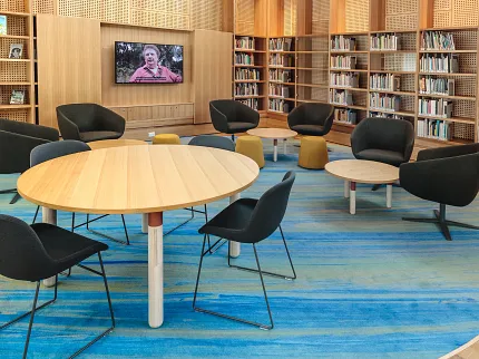 University of Tasmania Library Learning Space with Custom Flooring Design | Shaw Contract Collaborative learning space within the University of Tasmania library featuring custom blue patterned flooring, flexible seating and integrated book collections.