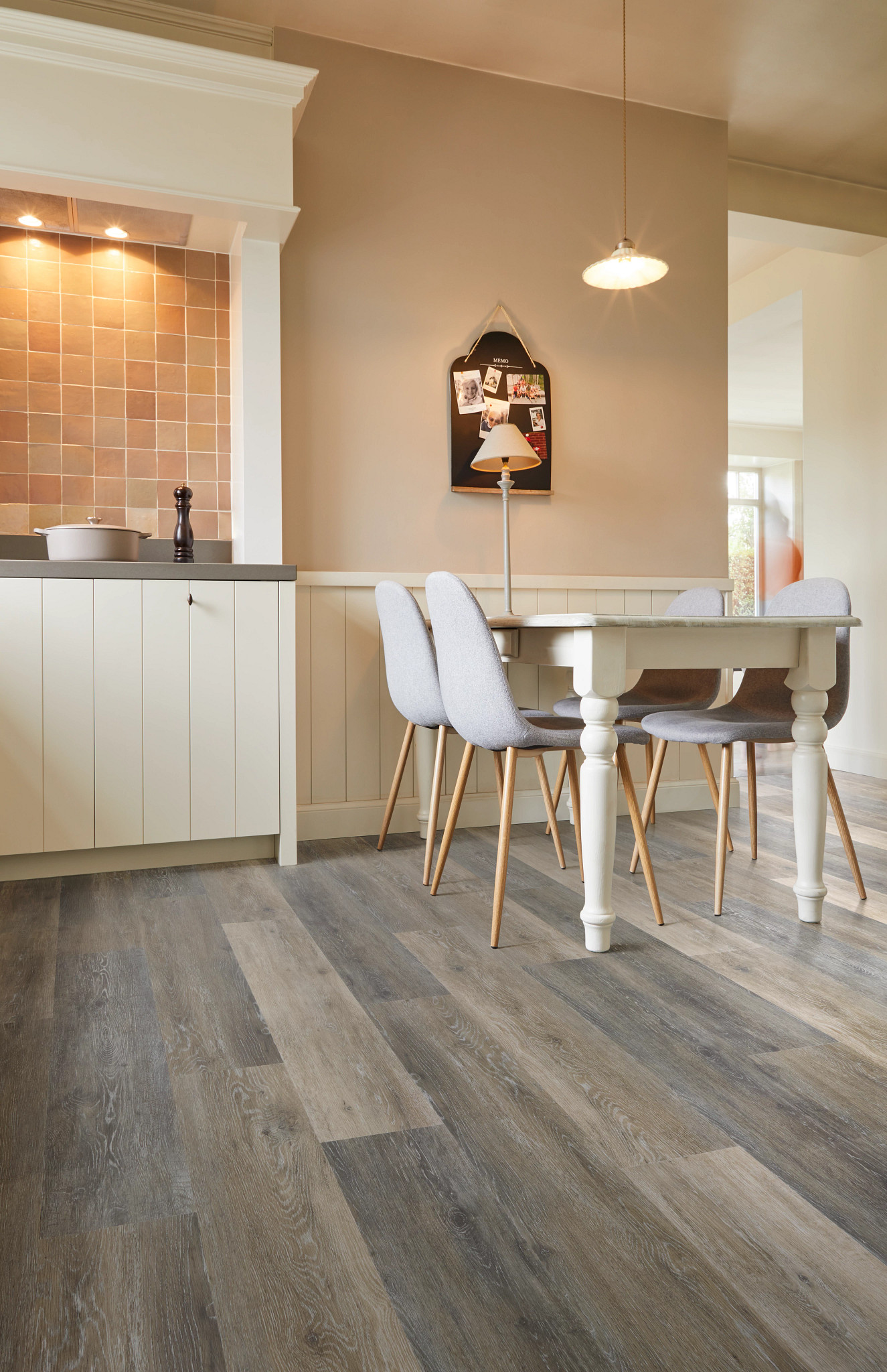 BLACKSTONE OAK 07 ROOM