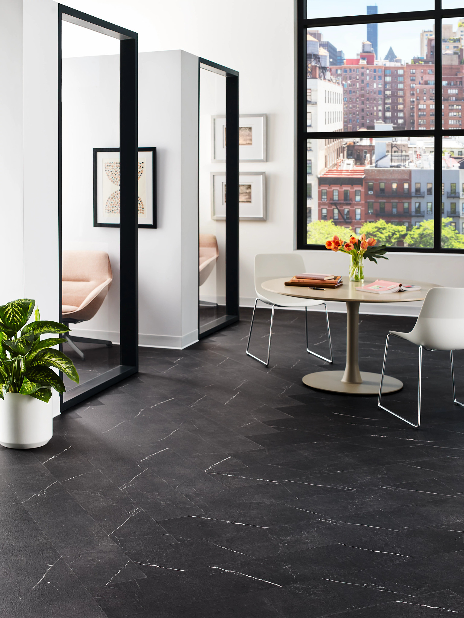 CROSS-CUT-5655V-ONYX-00505-room-image