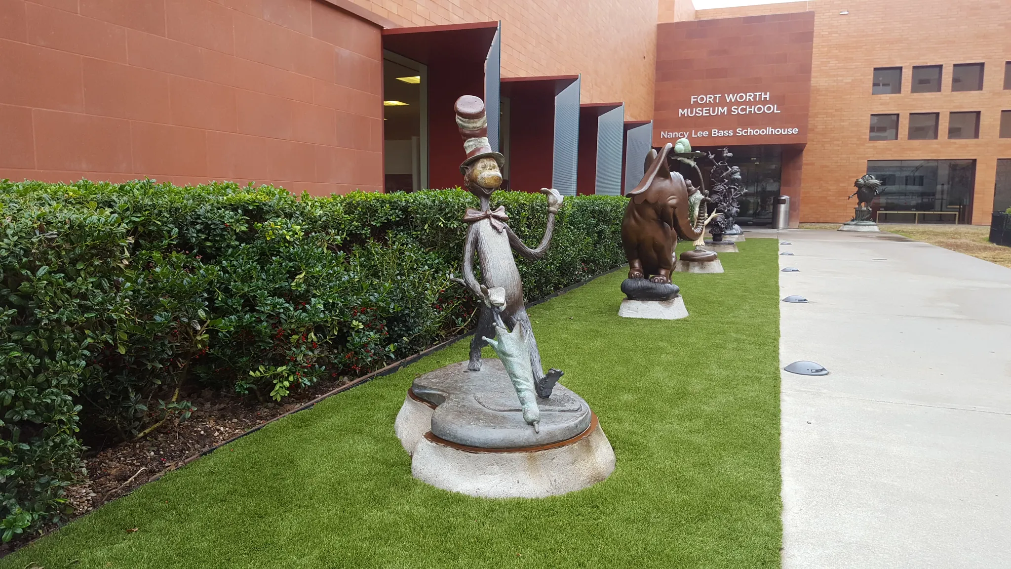 Outdoor sculptures at Fort Worth Museum School