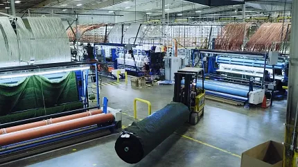 Advanced carpet production technology in factory setting Industrial carpet manufacturing facility with machinery