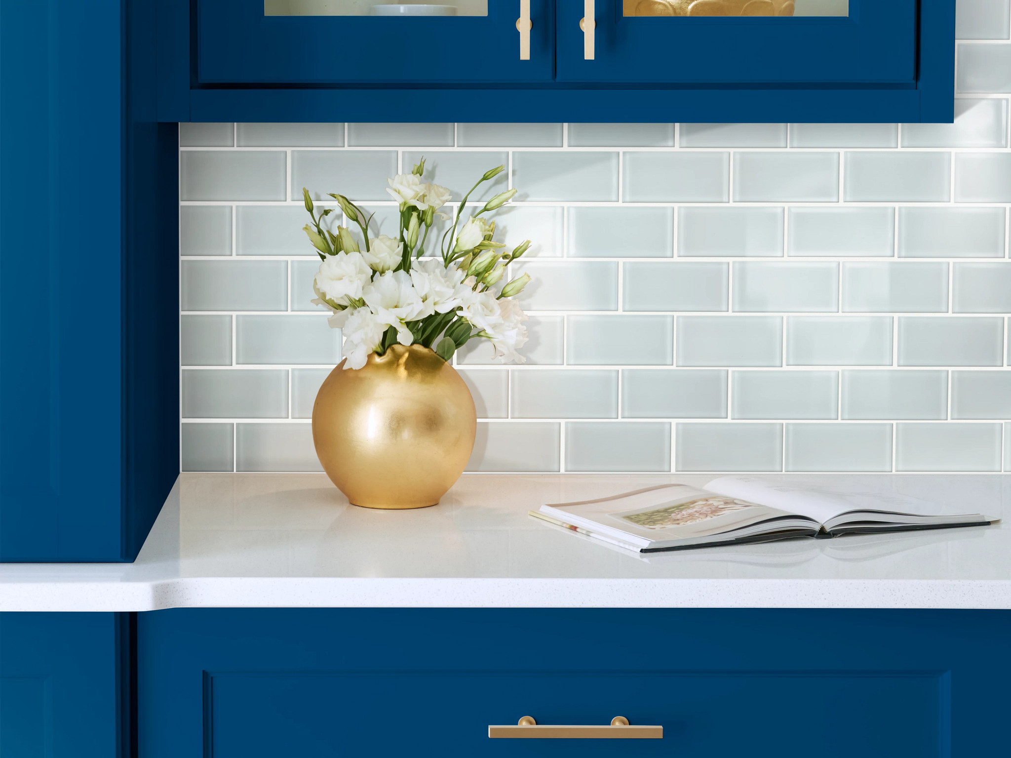 ASCENDANT 2X4 MOSAIC SERENE WHITE ROOM