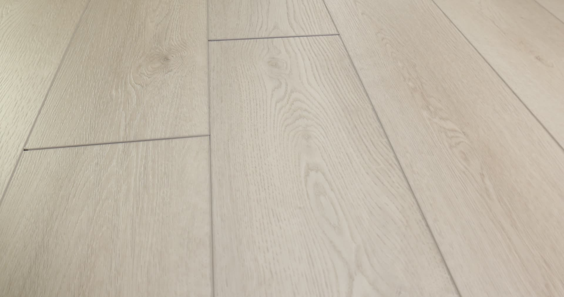しろうさ Starting Line - in Moonstone Grey | Shaw Floors