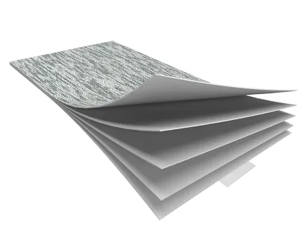 Muestra de alfombra comercial gris claro con construcción multicapa. Muestra de alfombra comercial en tono gris claro con construcción multicapa.