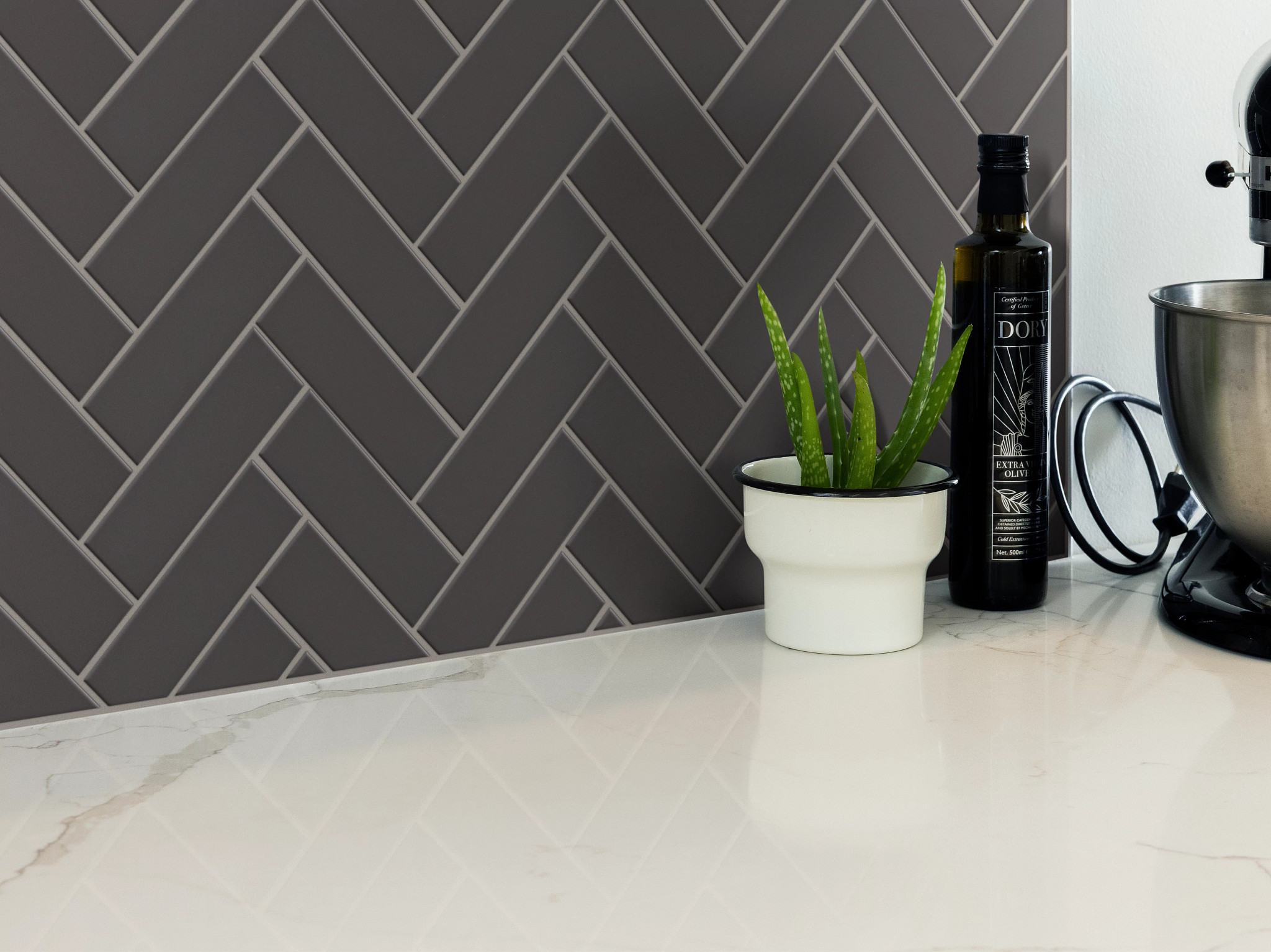 GRANDEUR HERRINGBONE MATTE CARBON ROOM