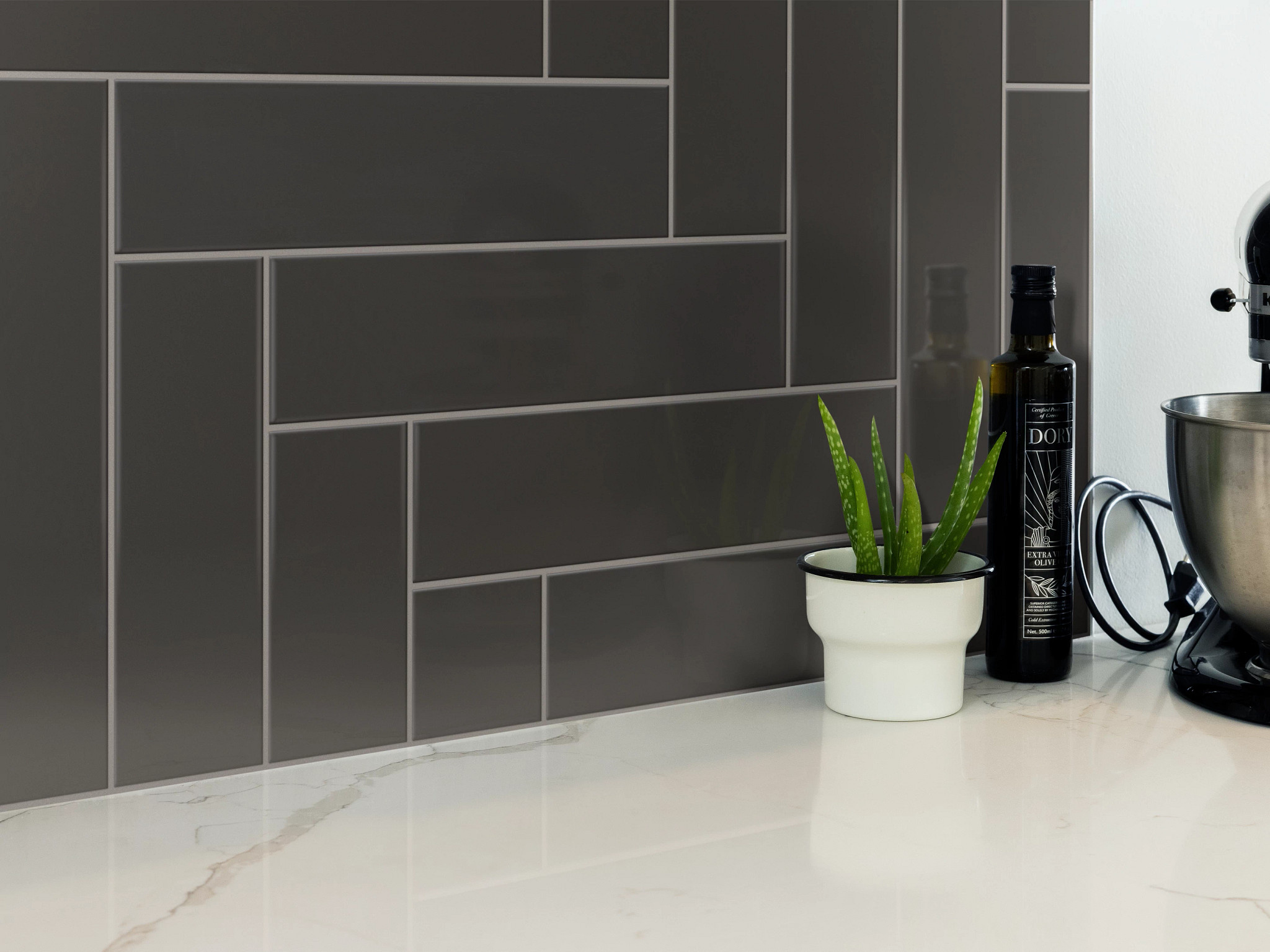 GRANDEUR 4X16 GLOSS CARBON ROOM