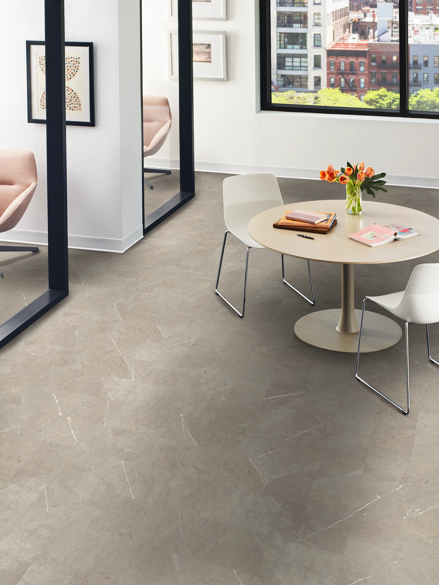 CROSS CUT 5655V STATUARY 00100 room image