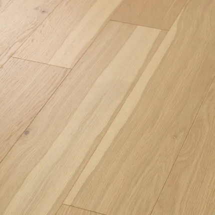 Light Oak Hardwood Flooring with Natural Grain Pattern Light oak hardwood flooring with natural grain pattern