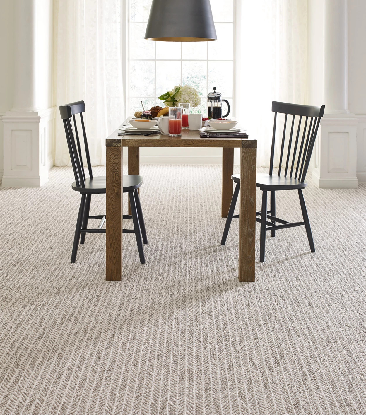 Dining room with broadloom carpet
