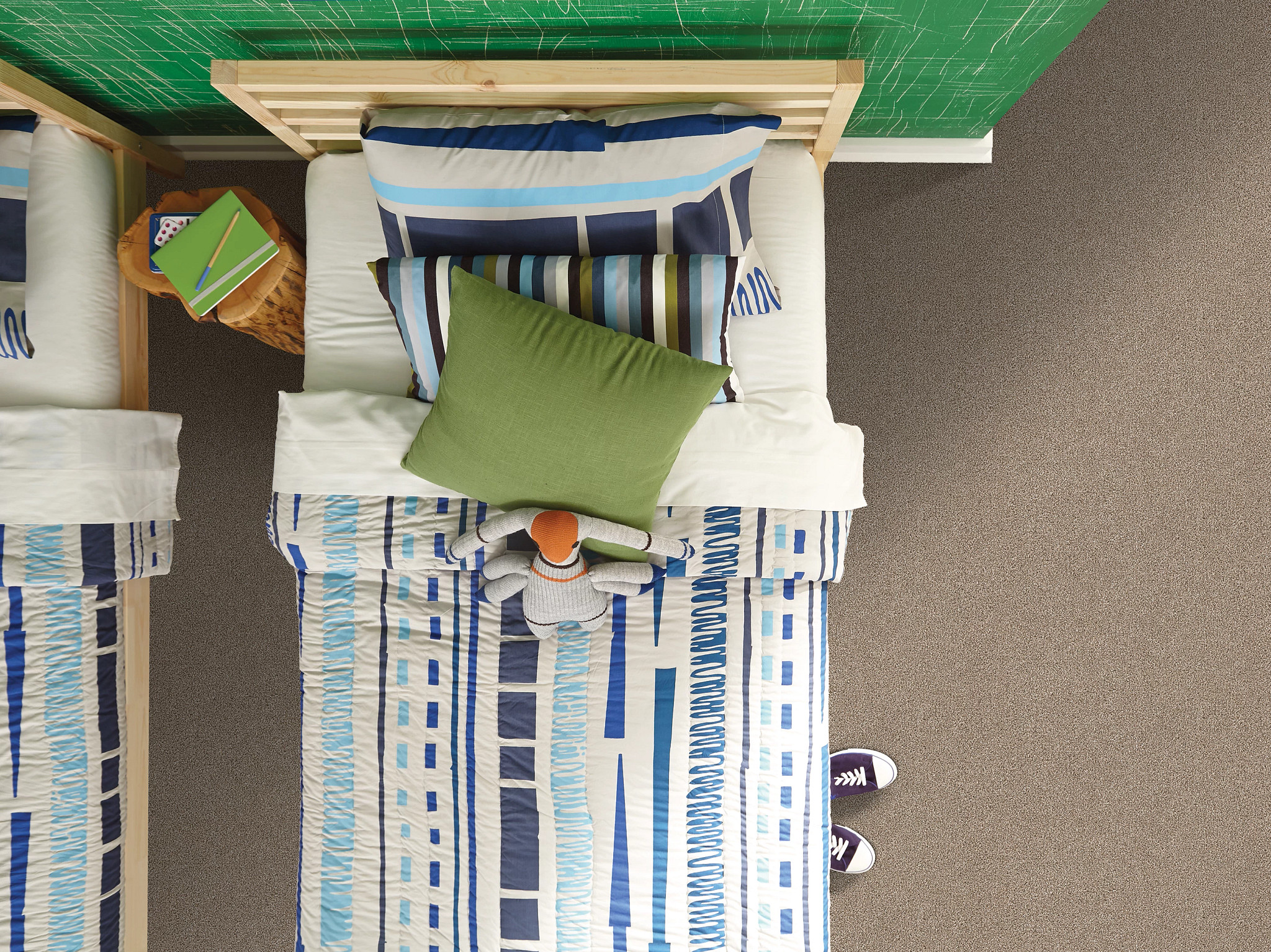 KICKING-BACK-54838-COCOA-00712-room-image