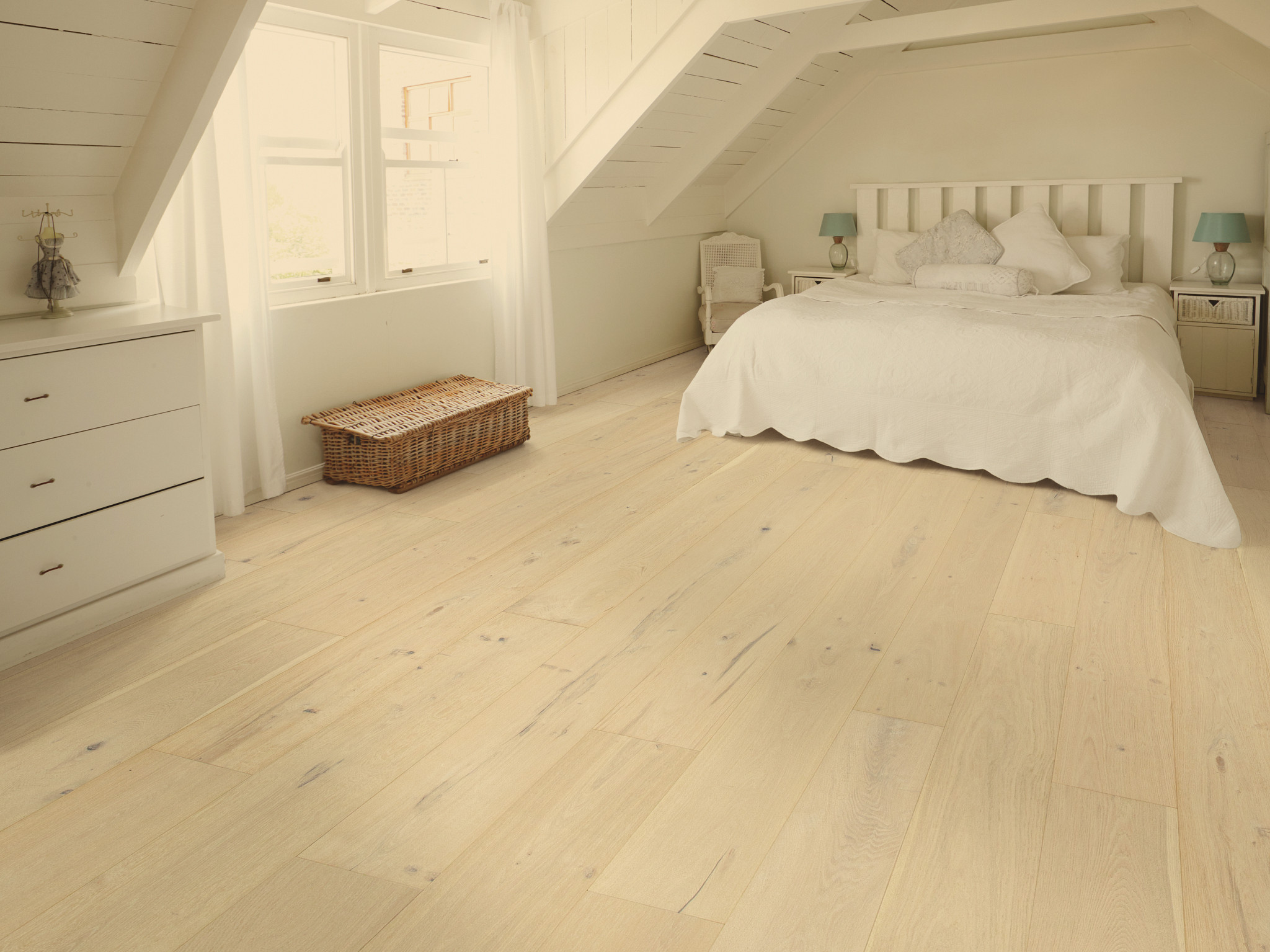 EXPRESSIONS 9.5" ALLEGORY ROOM