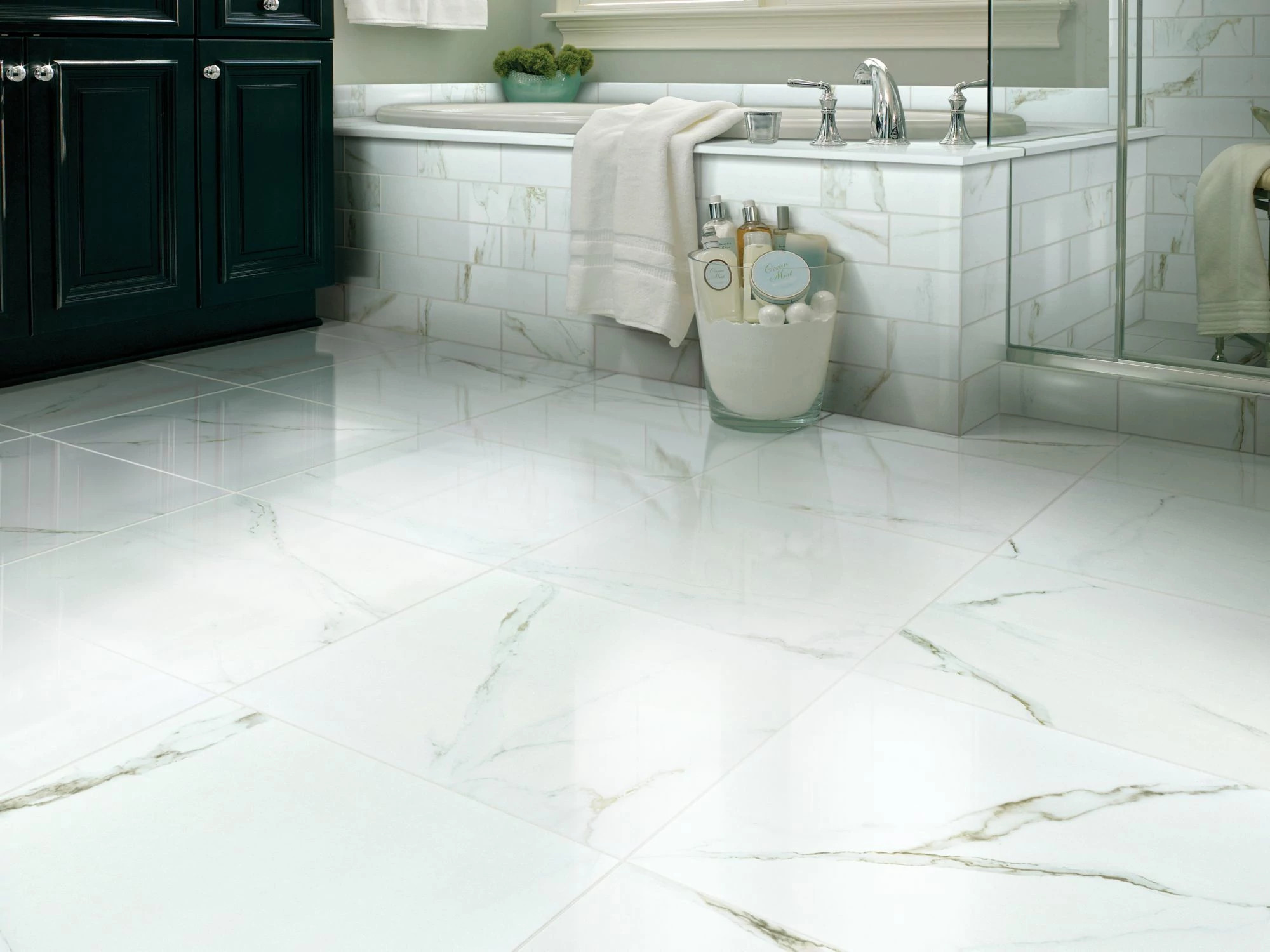 CASINO 24X24 POLISHED CALACATTA ROOM