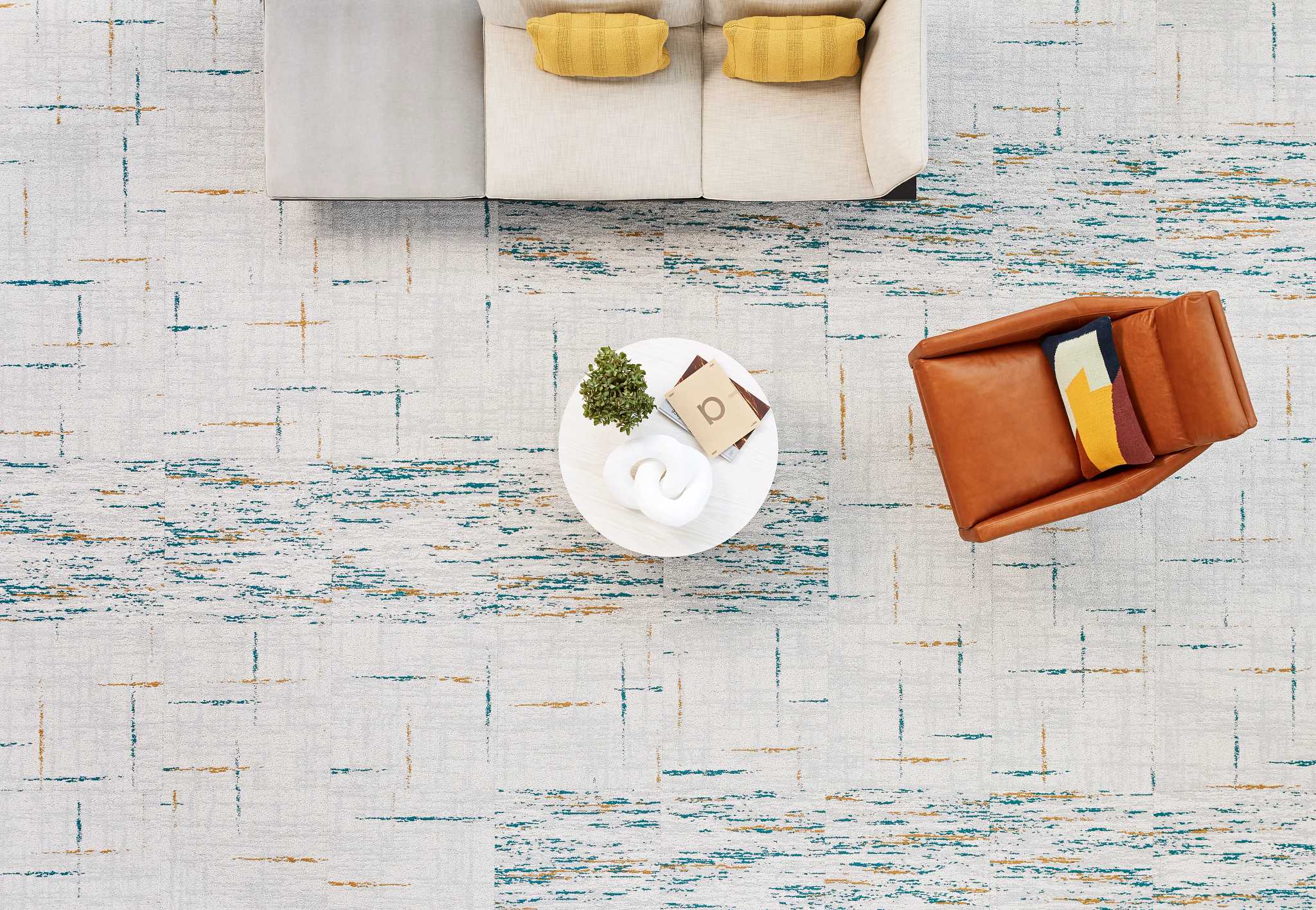 Spark Carpet Tile + Zeal Carpet tile en el color Vibrance-Color