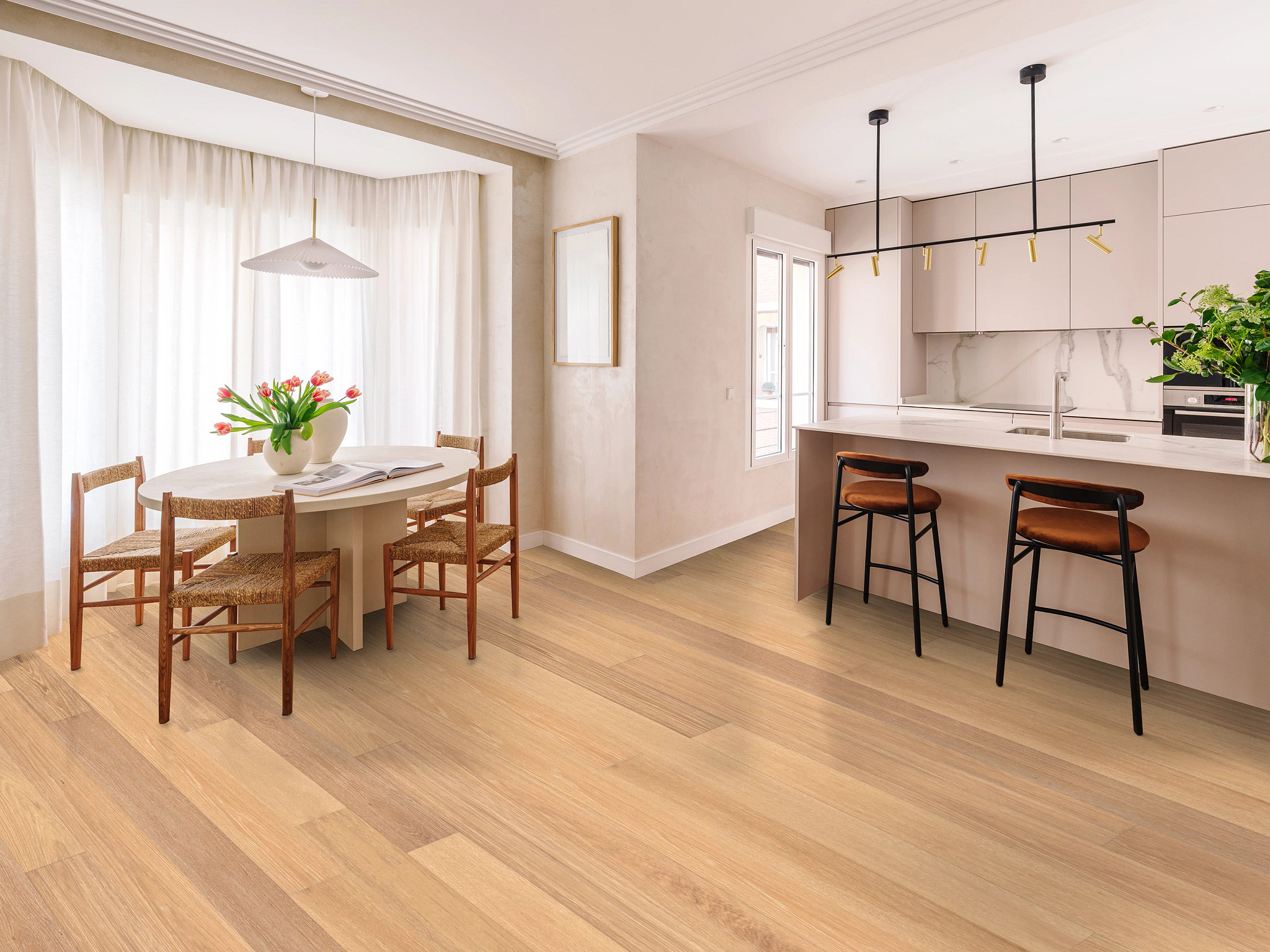 CARPENTRY OAK HONEYCOMB ROOM in room