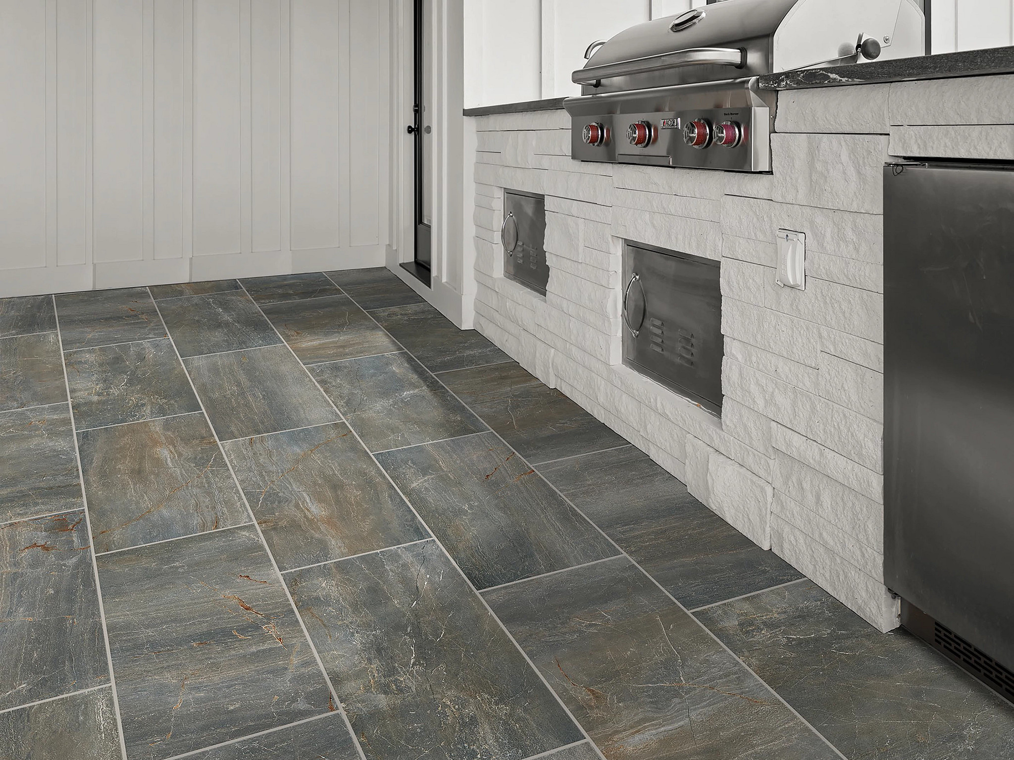 TRACE 24X24 POLISH GUNMETAL ROOM