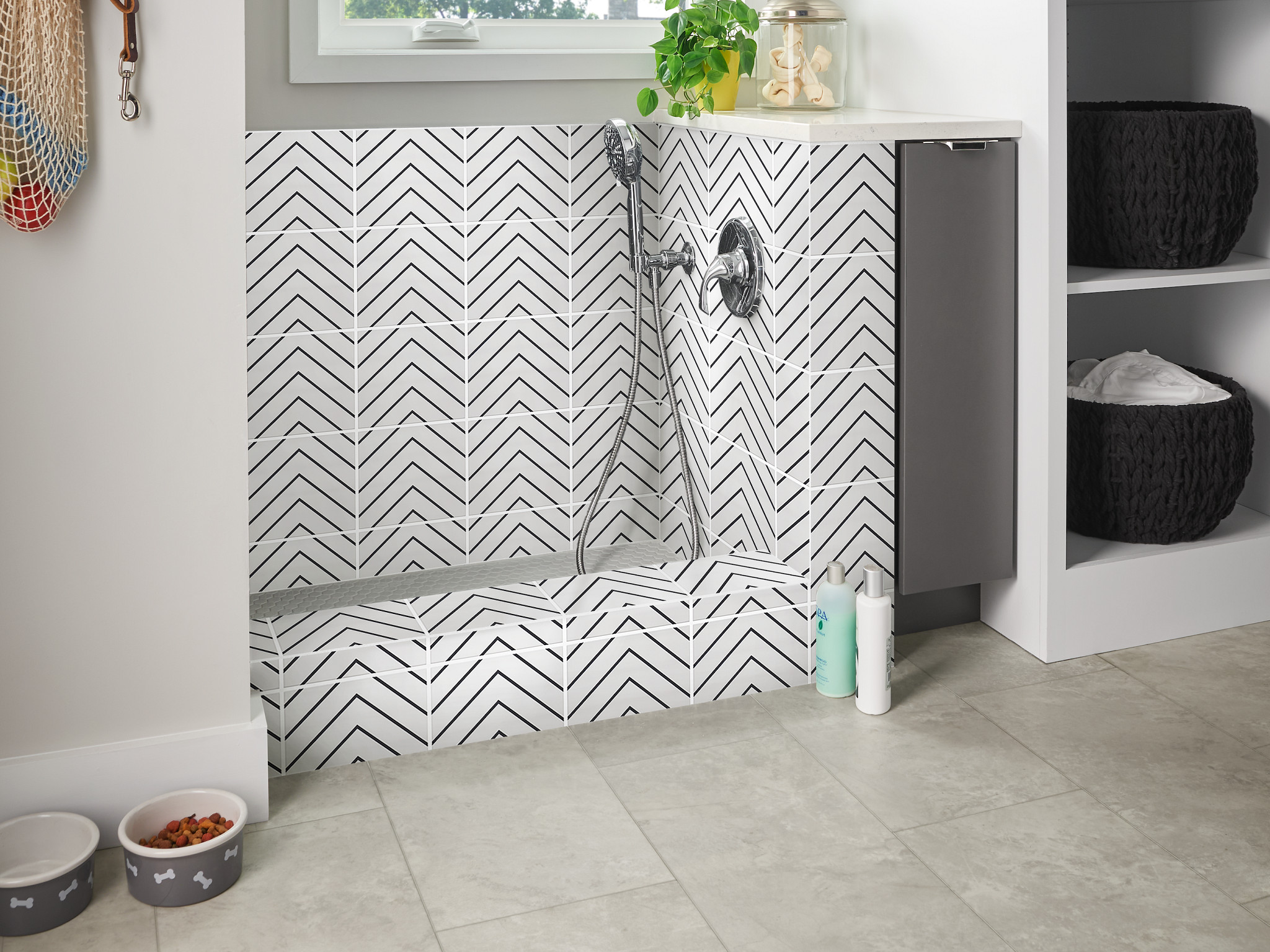 ENRICH 8X8 NOIR ROOM