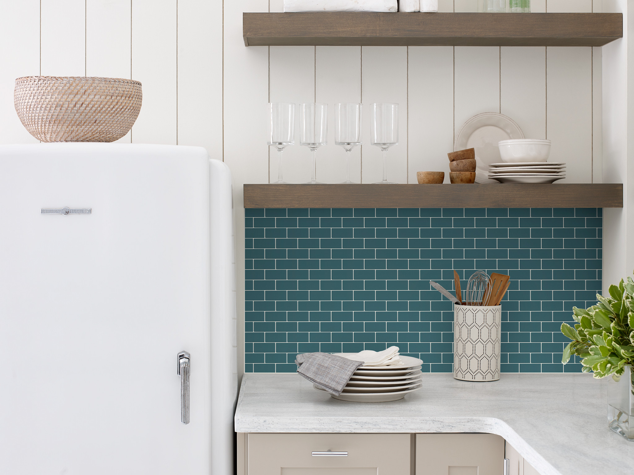 TECHNICOLOR DREAMS MOS PEACOCK BLUE ROOM