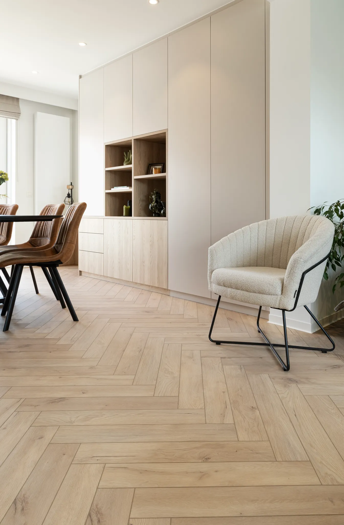 Country dining room with waterproof herringbone flooring from Coretec
