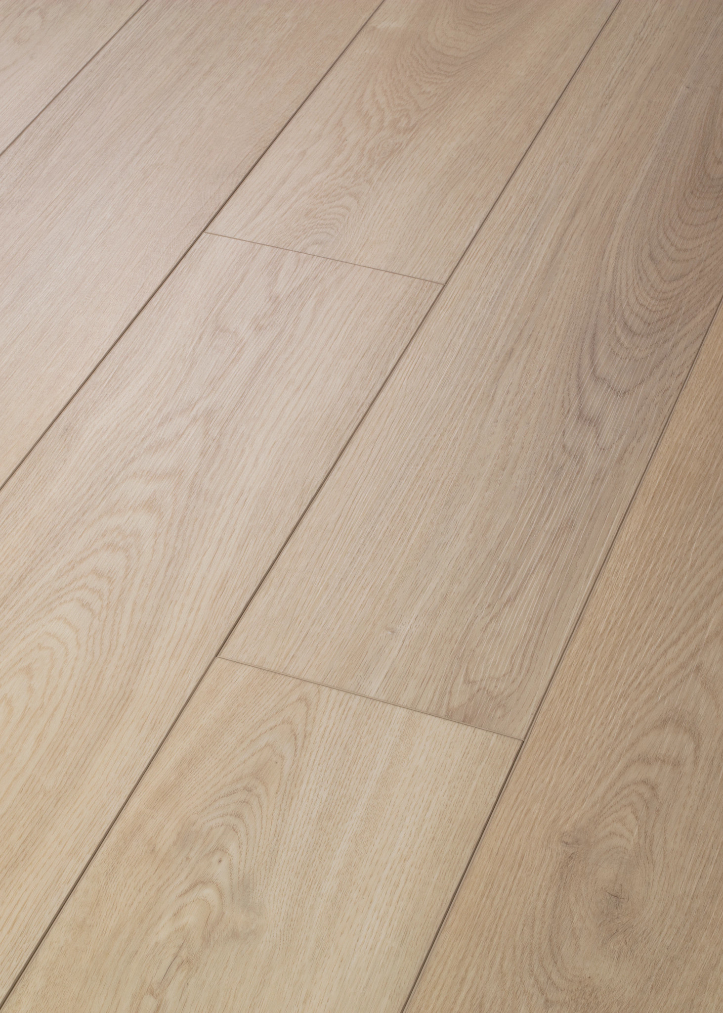 DISTINCTION PLUS FRENCH OAK ANGLED
