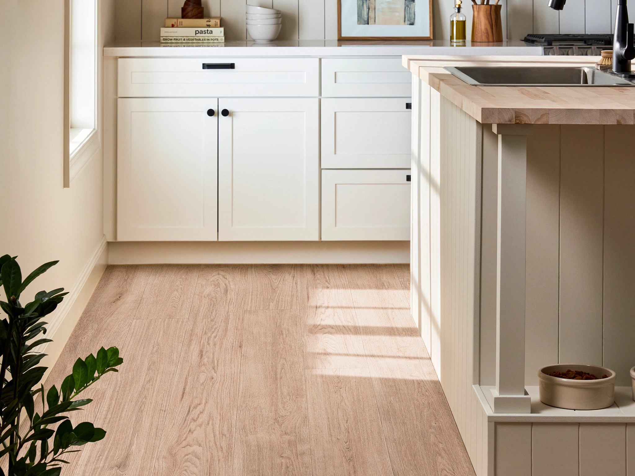 KOMONDOR AMBER CLAY ROOM