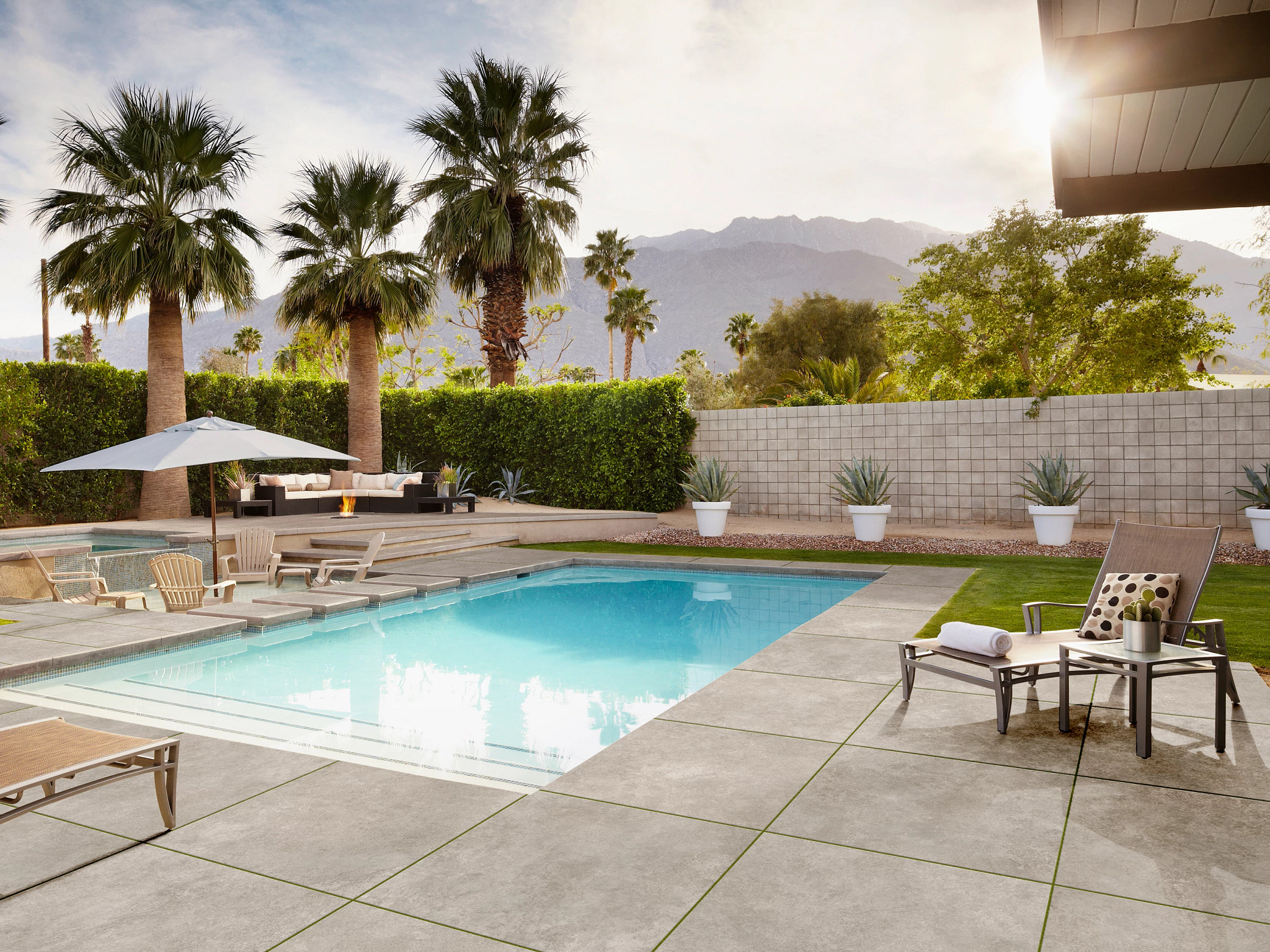 BAYSIDE 24X24 STENDAL GREY ROOM