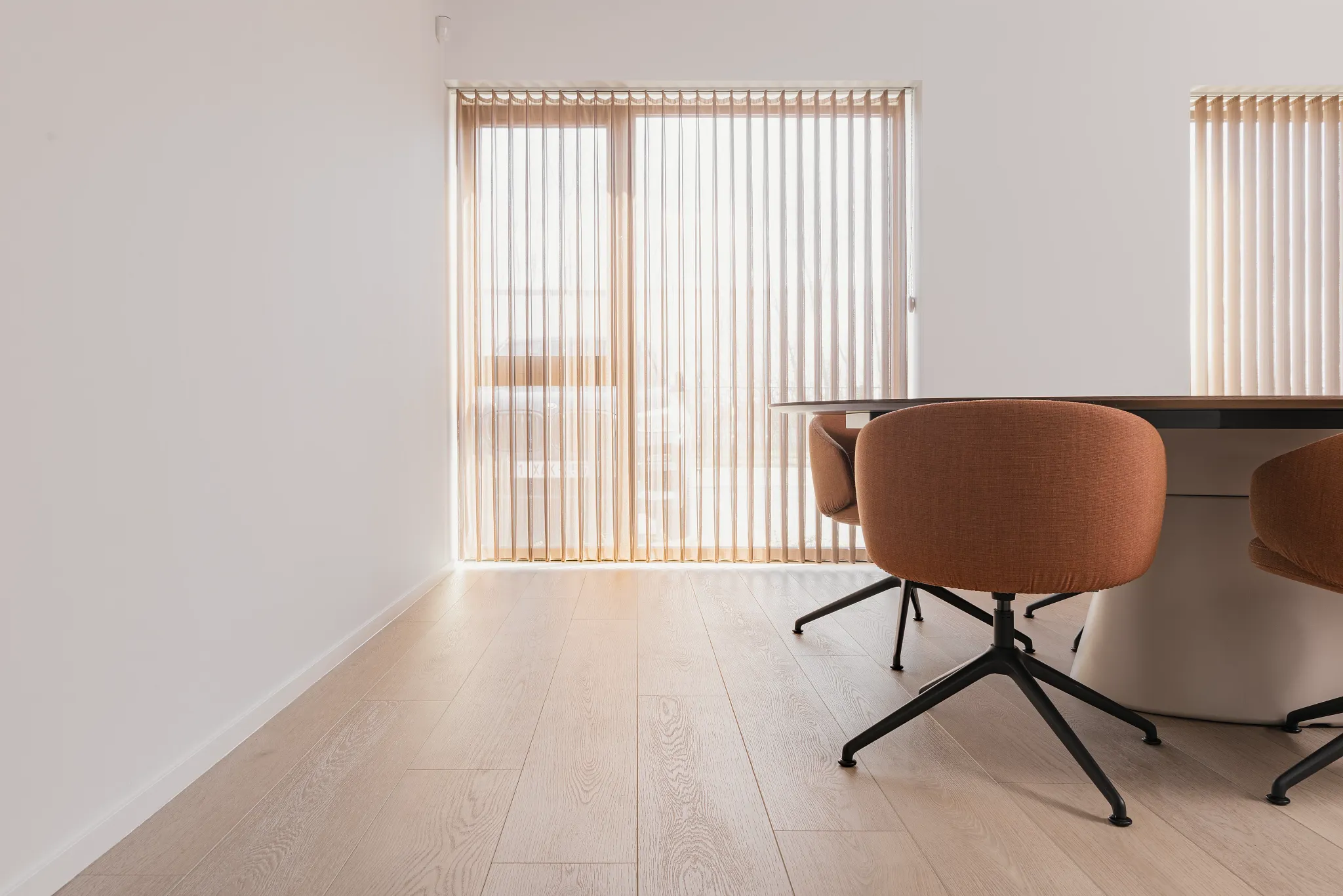 Modern dining room with wood look vinyl flooring and stylish chairs