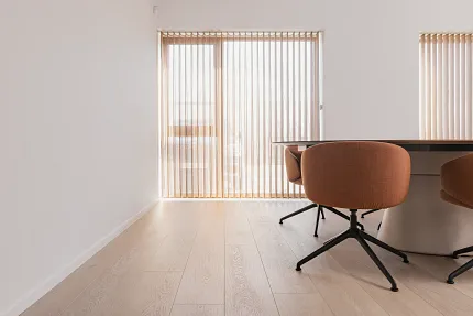 Contemporary wood look vinyl flooring for elegant interiors Modern dining room with wood look vinyl flooring and stylish chairs