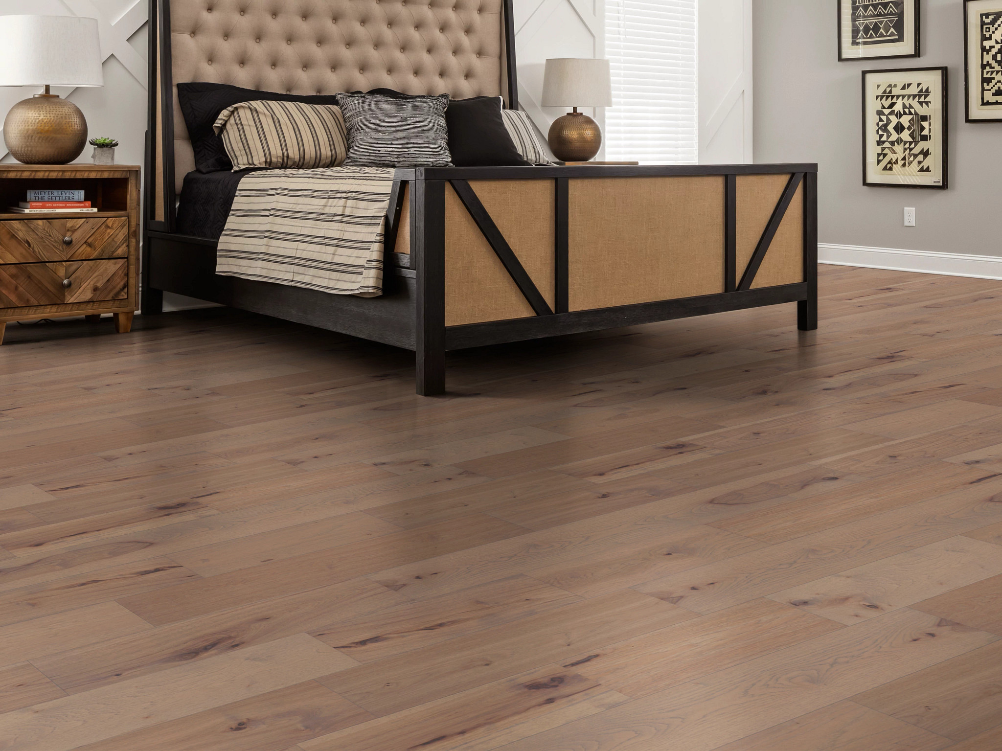 LANDMARK SLICED HICKORY CRATER LAKE ROOM