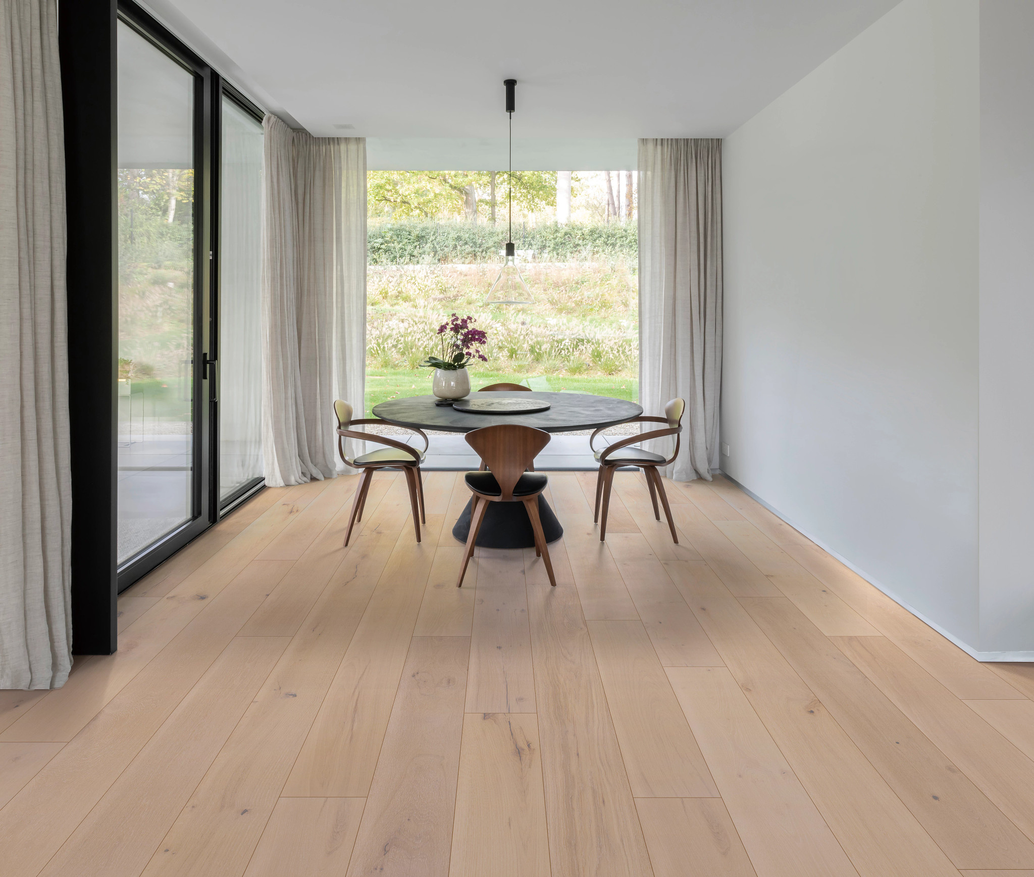 CHATEAU OAK BALUSTRADE ROOM in room