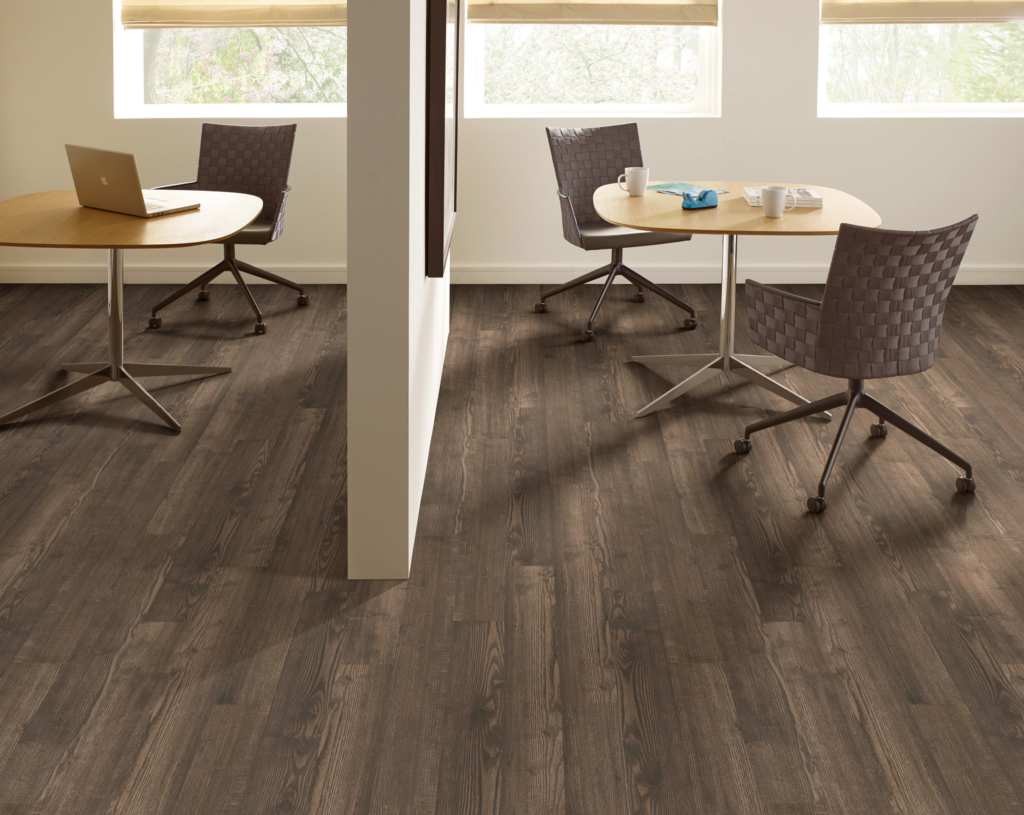 SYMBIOTIC-30-5M304-SWEETGUM-07008-room-image