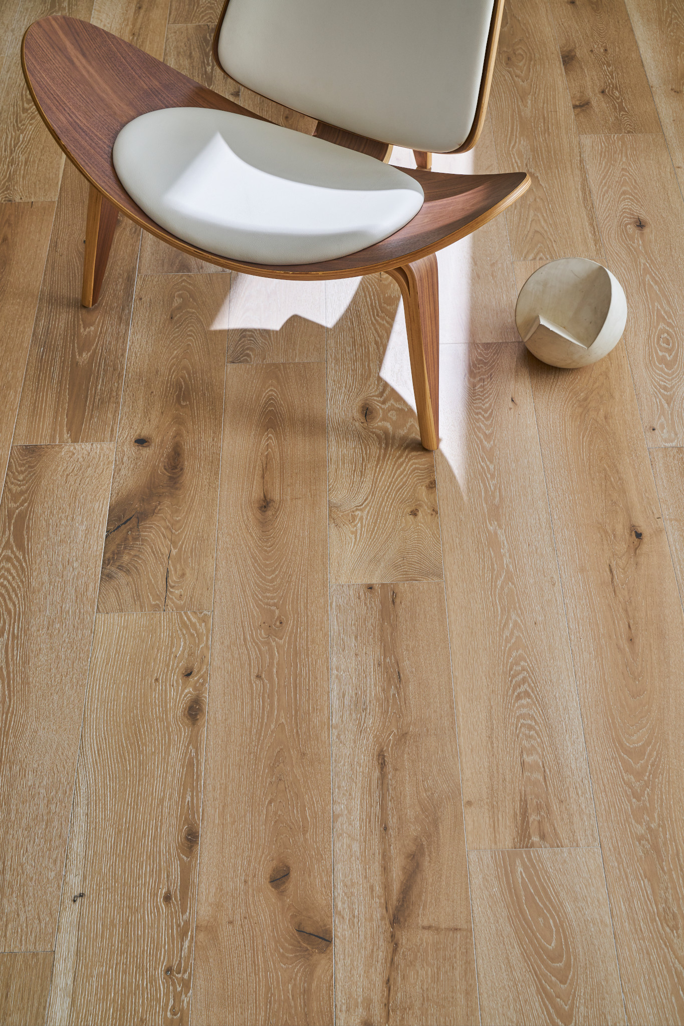 Camaret Oak Cabin Feature 1