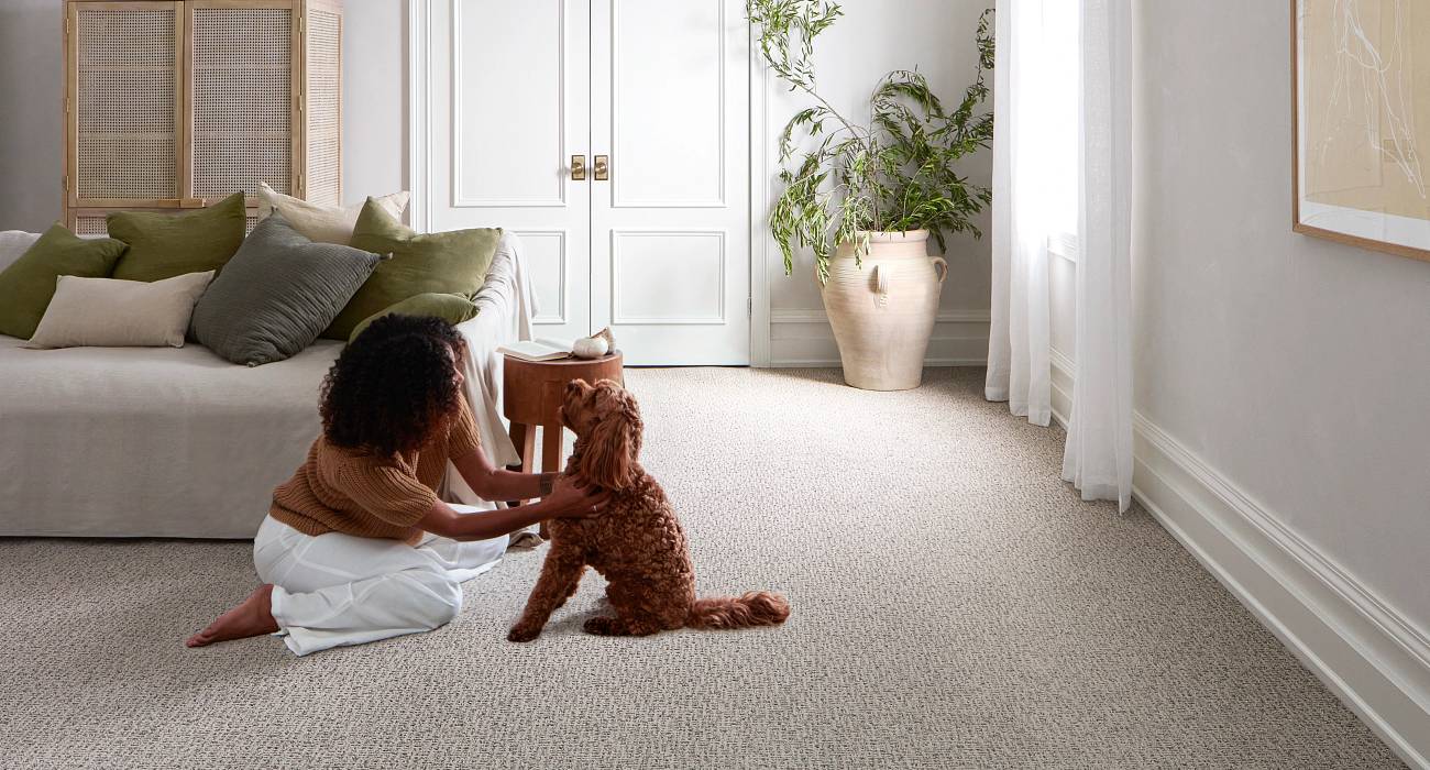 Naturally imperfect geometric shapes carved out of sandstone canyon walls by Mother Nature provided the perfect influence for the soft, distinct styling of Caboodle. The durable fibers in this Pet Per