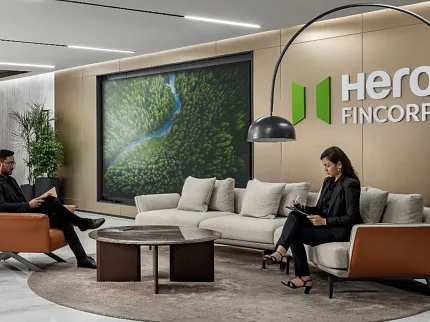 Piso de mármol elegante para espacios de oficina sofisticados Sala de descanso de oficina moderna con piso de mármol y mobiliario contemporáneo