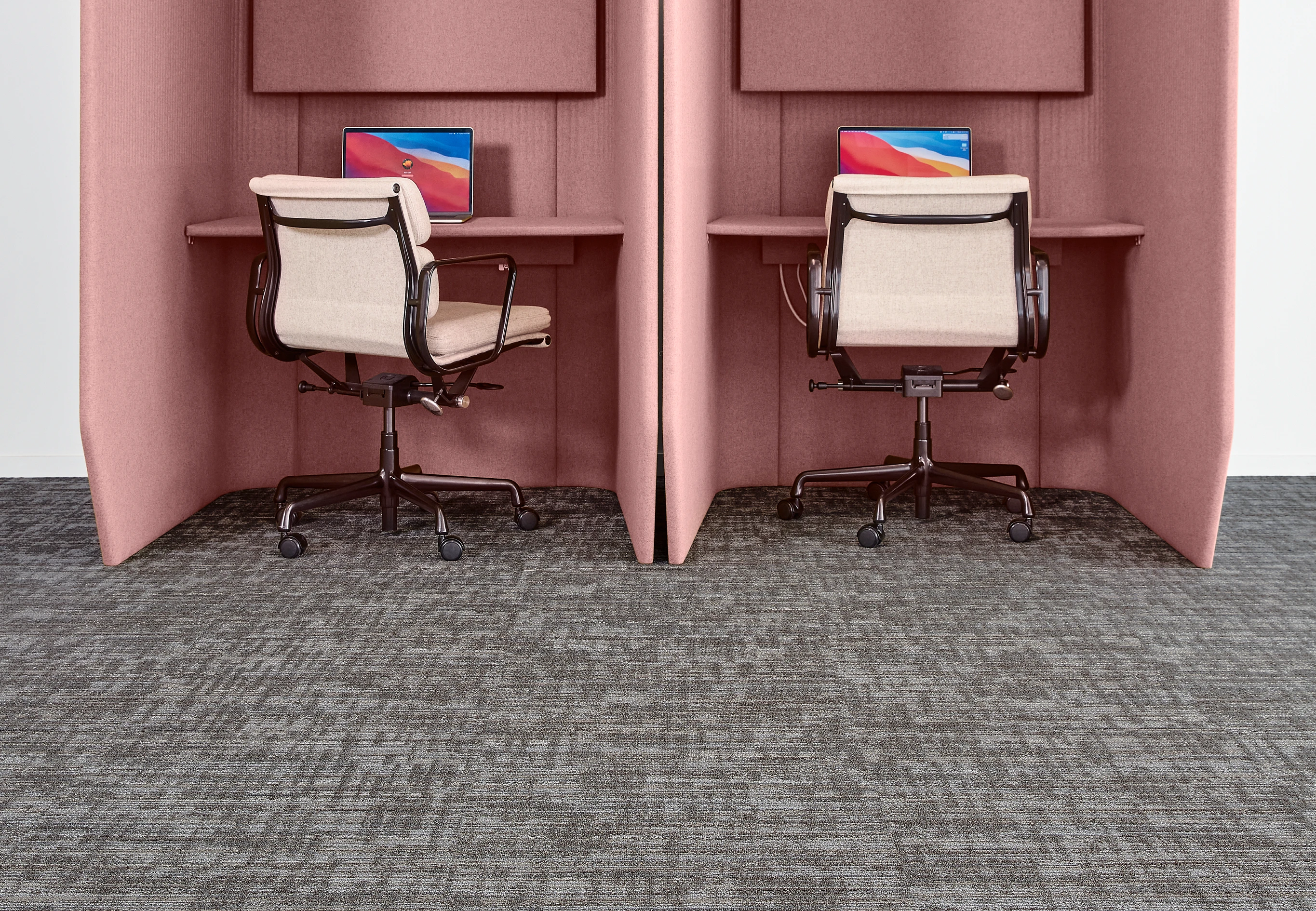 DOWNTIME (CARPET TILE 5T457) IN TEAM (57760) | INSTALLED MONOLITHIC