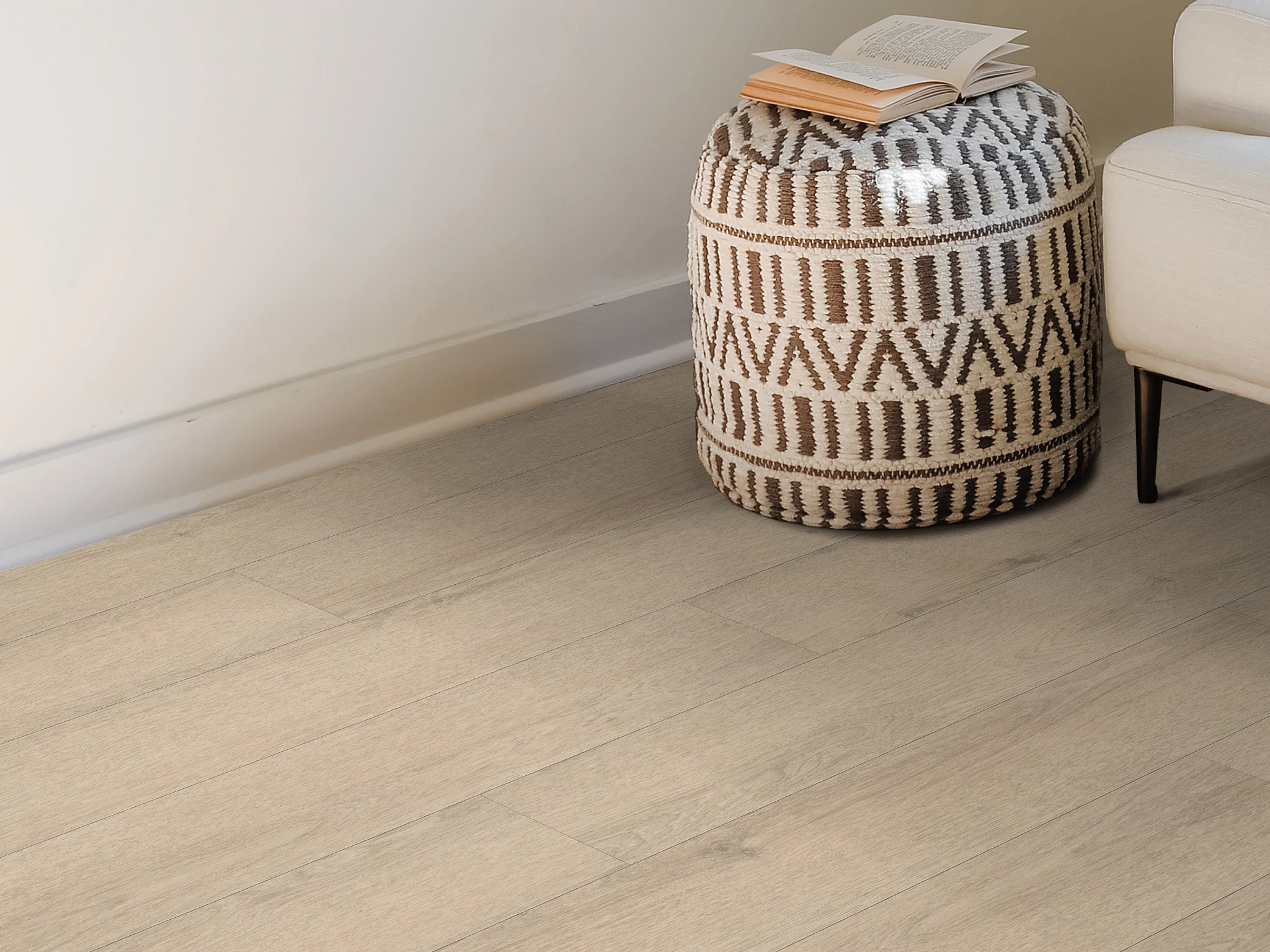 INDWELL-II-AGD-5725V-FLAXEN-02097-room-image