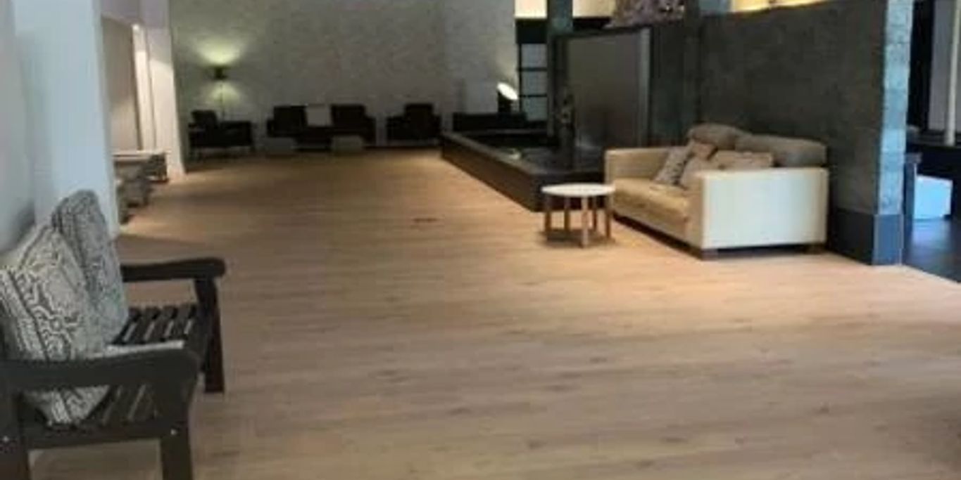 In the Wellness and Fitness Club Robinson Wellfit in St-Wendel, Germany, the new COREtec® floors were chosen for the renovation.

More than 800 M<sup>2</sup> of COREtec® Naturals Forest was installed in various rooms: the fitness, wellness, changing rooms, sauna, reception area, entrance hall ...

The COREtec® Megastone series were also used. We opted for the Canyon design.