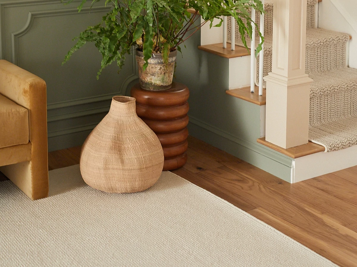 small stair corner image with carpet, big plant and stairs