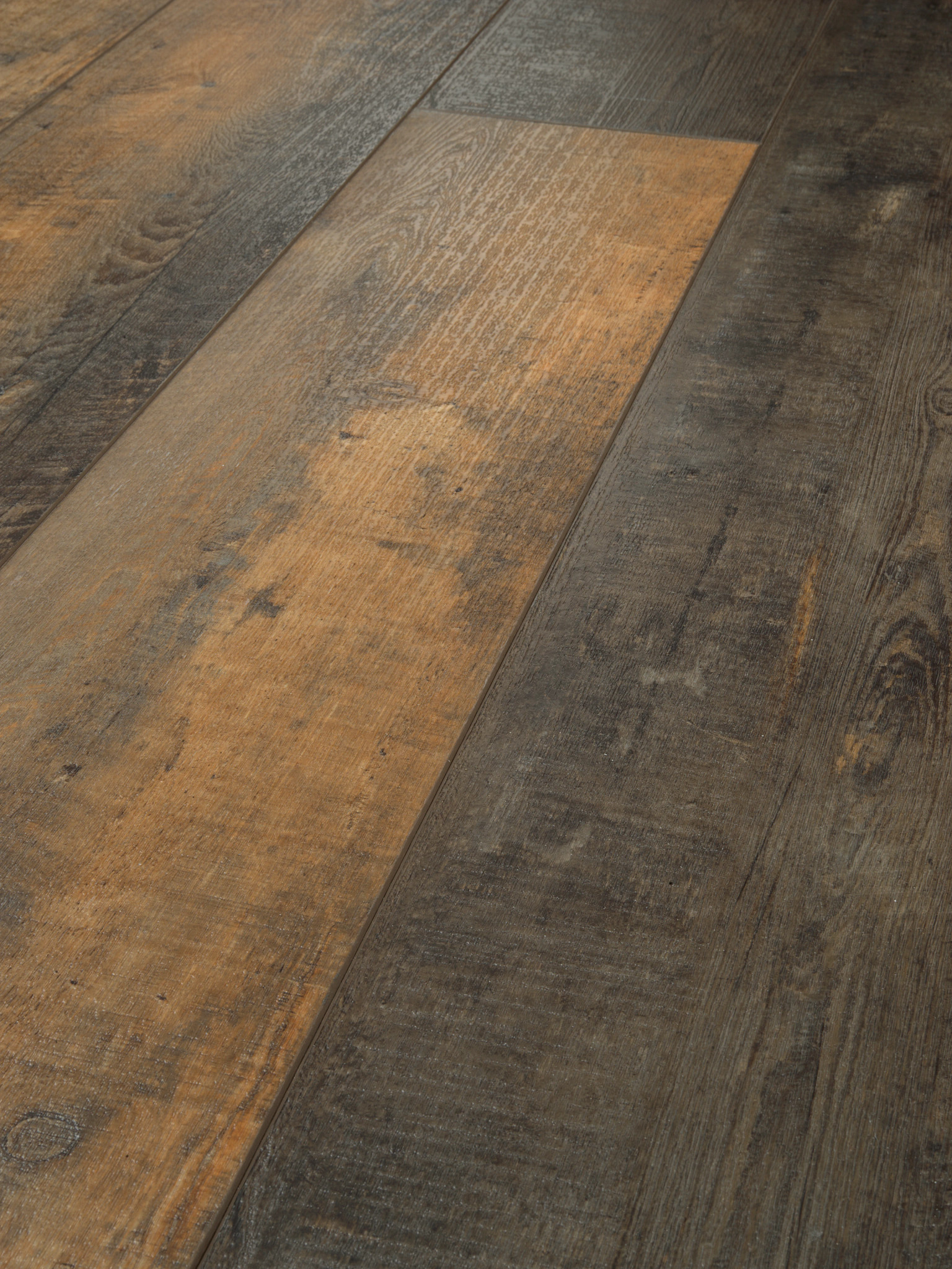 TITAN HD PLUS AUTUMN BARNBOAR ANGLED