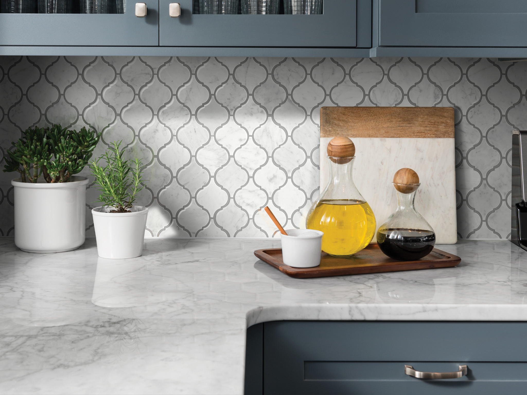 CHATEAU LANTERN MOSAIC BIANCO CARRARA ROOM