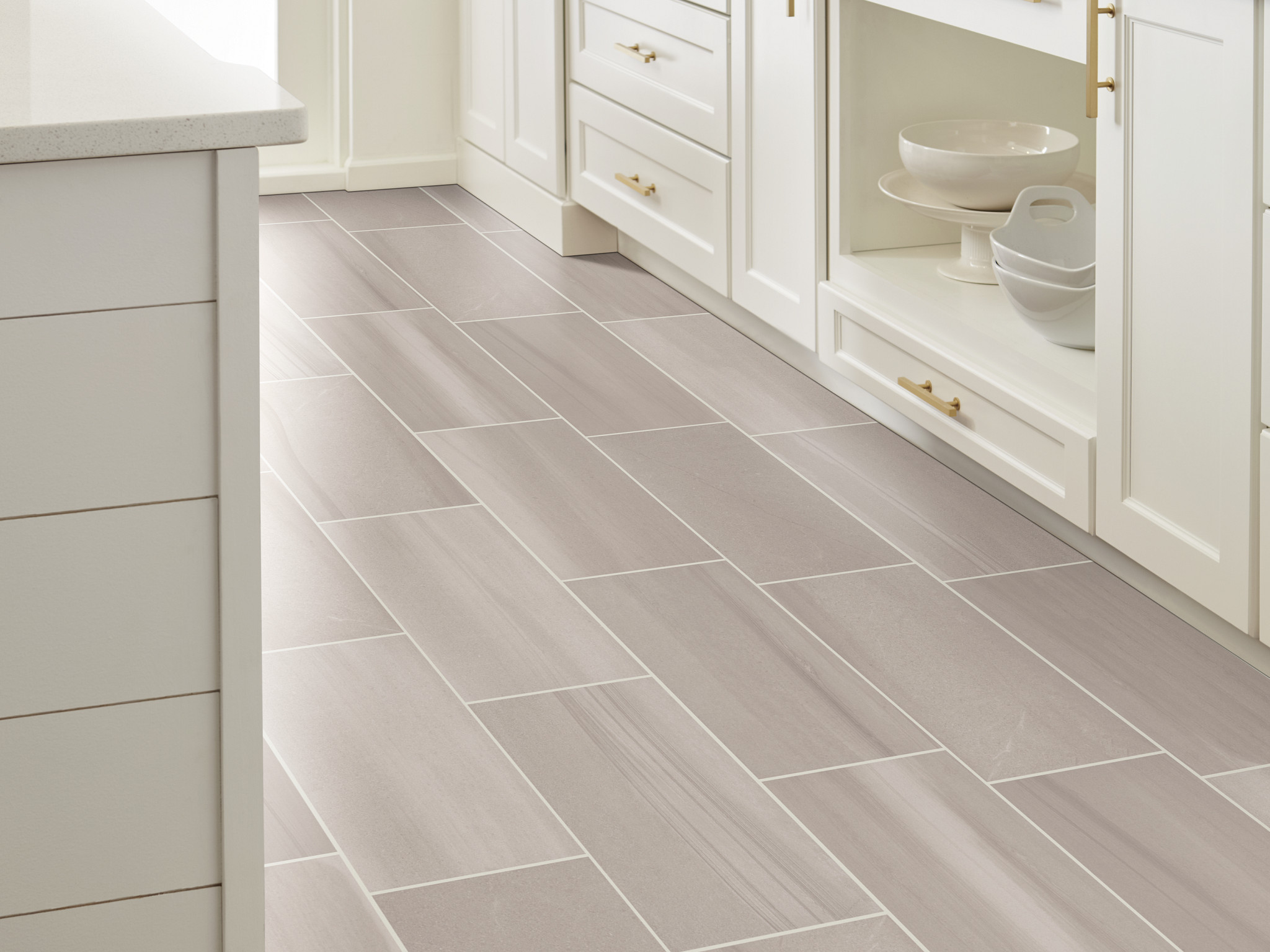 MANOLIN 12X24 LIGHT ROOM