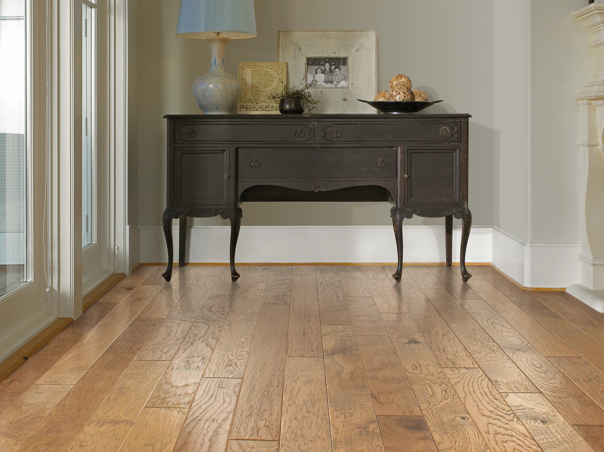 PEBBLE HILL HICKORY 5 BRAVO ROOM