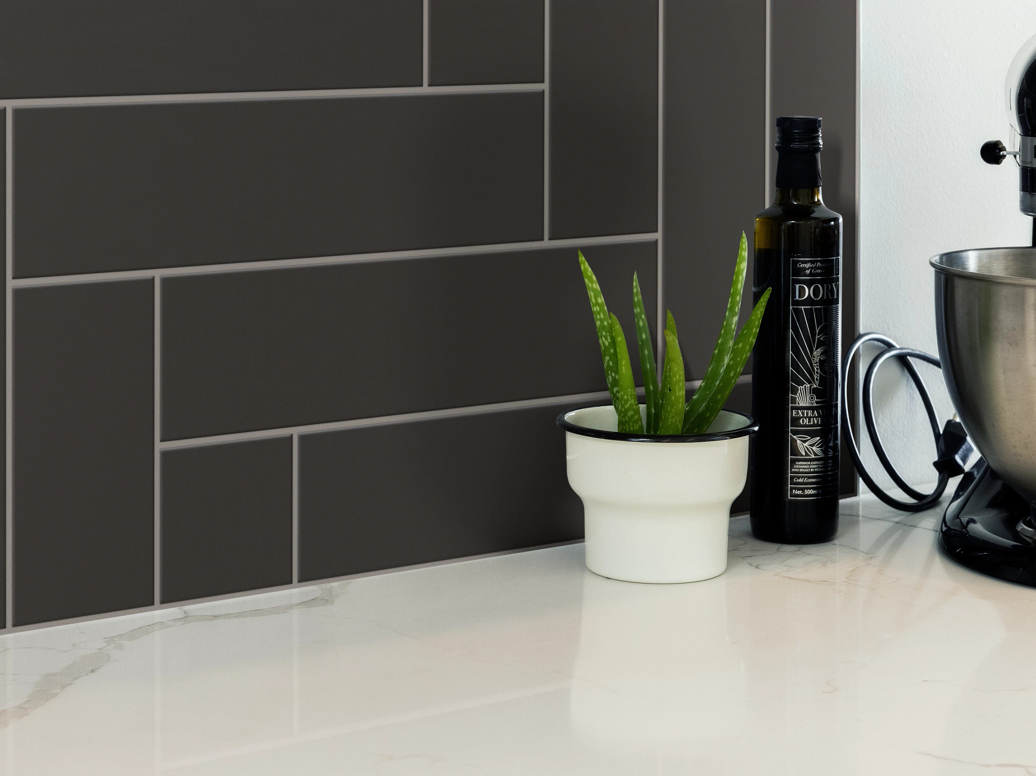 GRANDEUR 4X16 MATTE CARBON ROOM